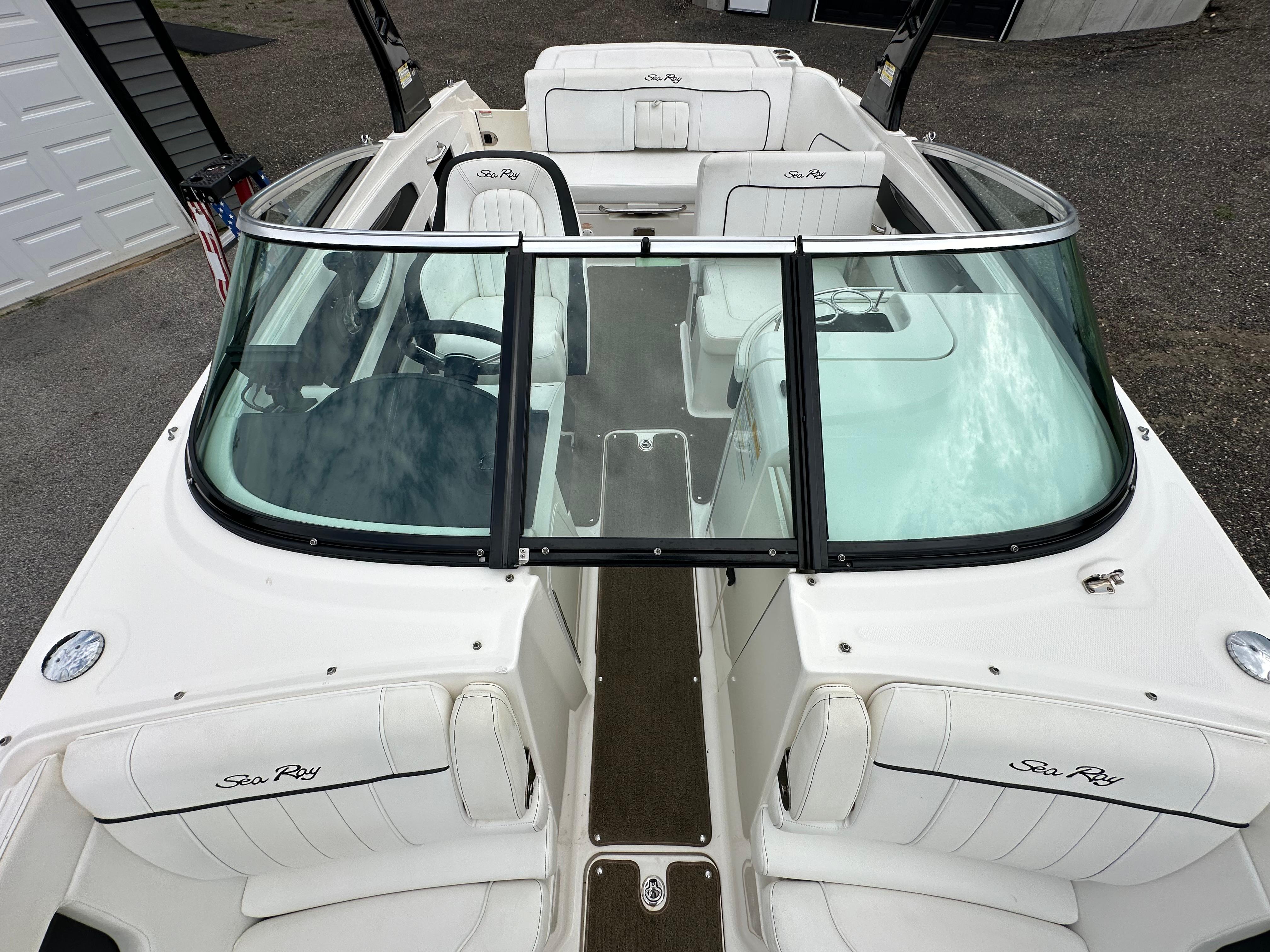 2014 Sea Ray 240 SUN DECK