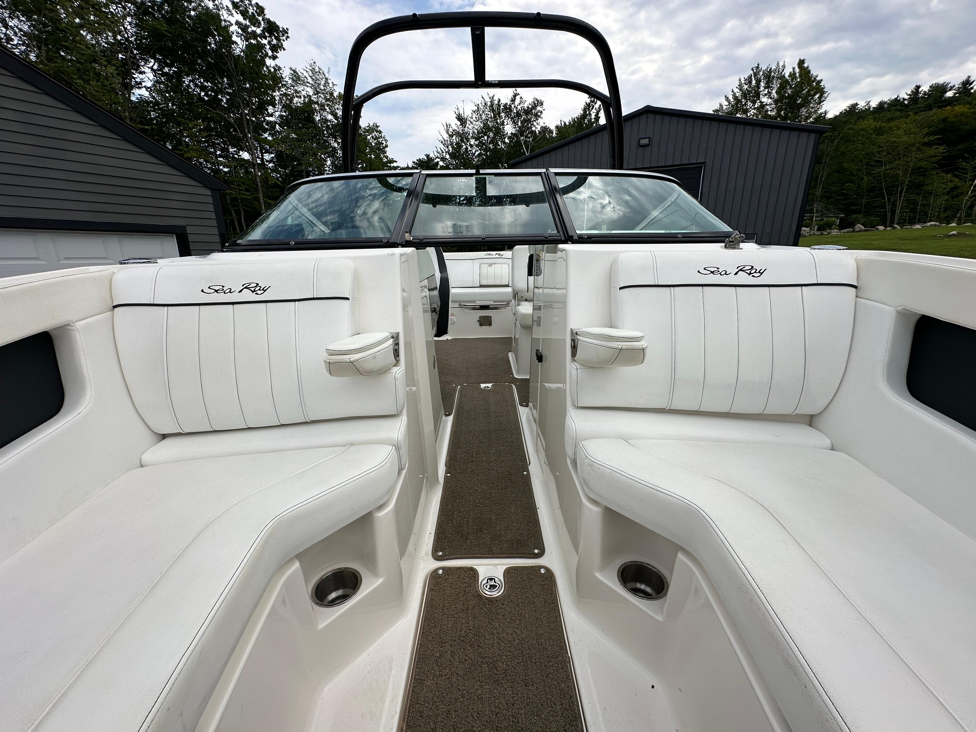 2014 Sea Ray 240 SUN DECK