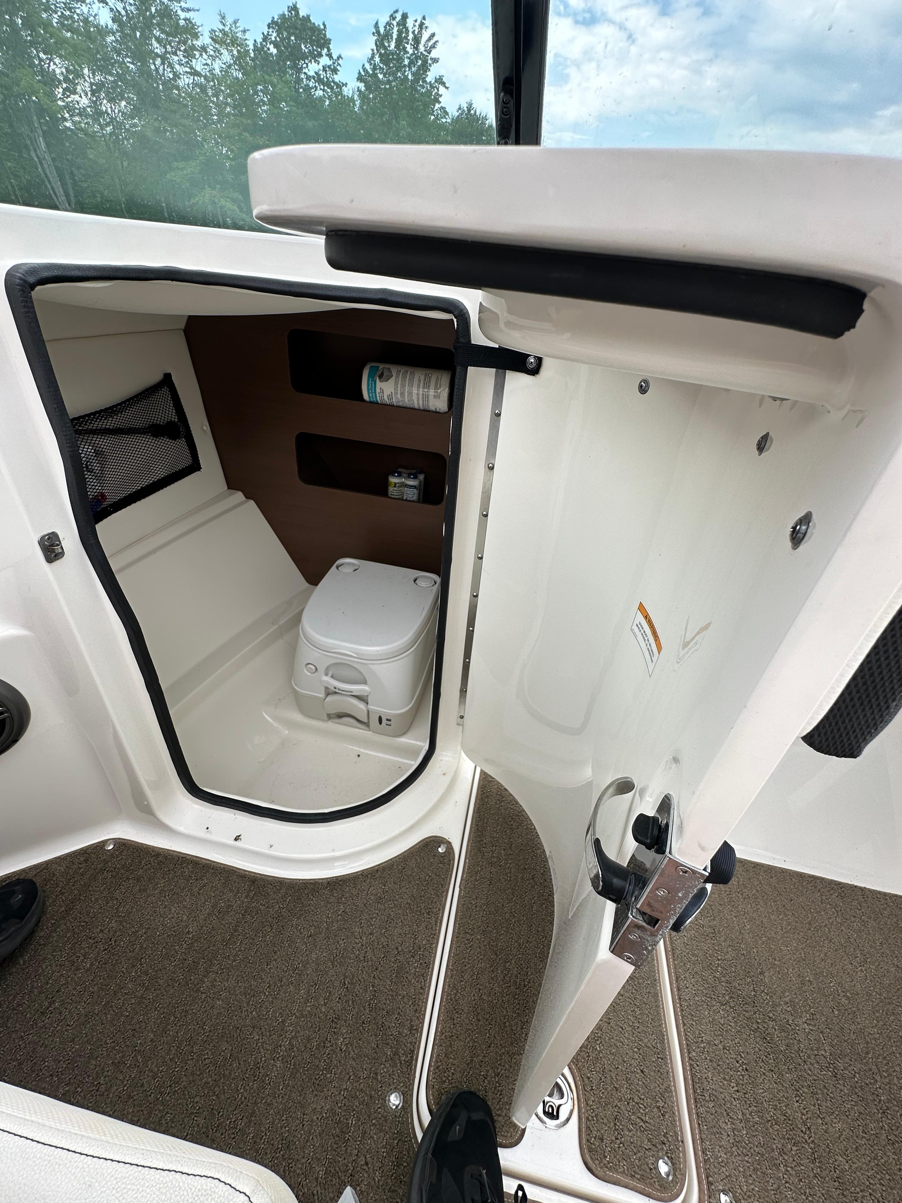 2014 Sea Ray 240 SUN DECK