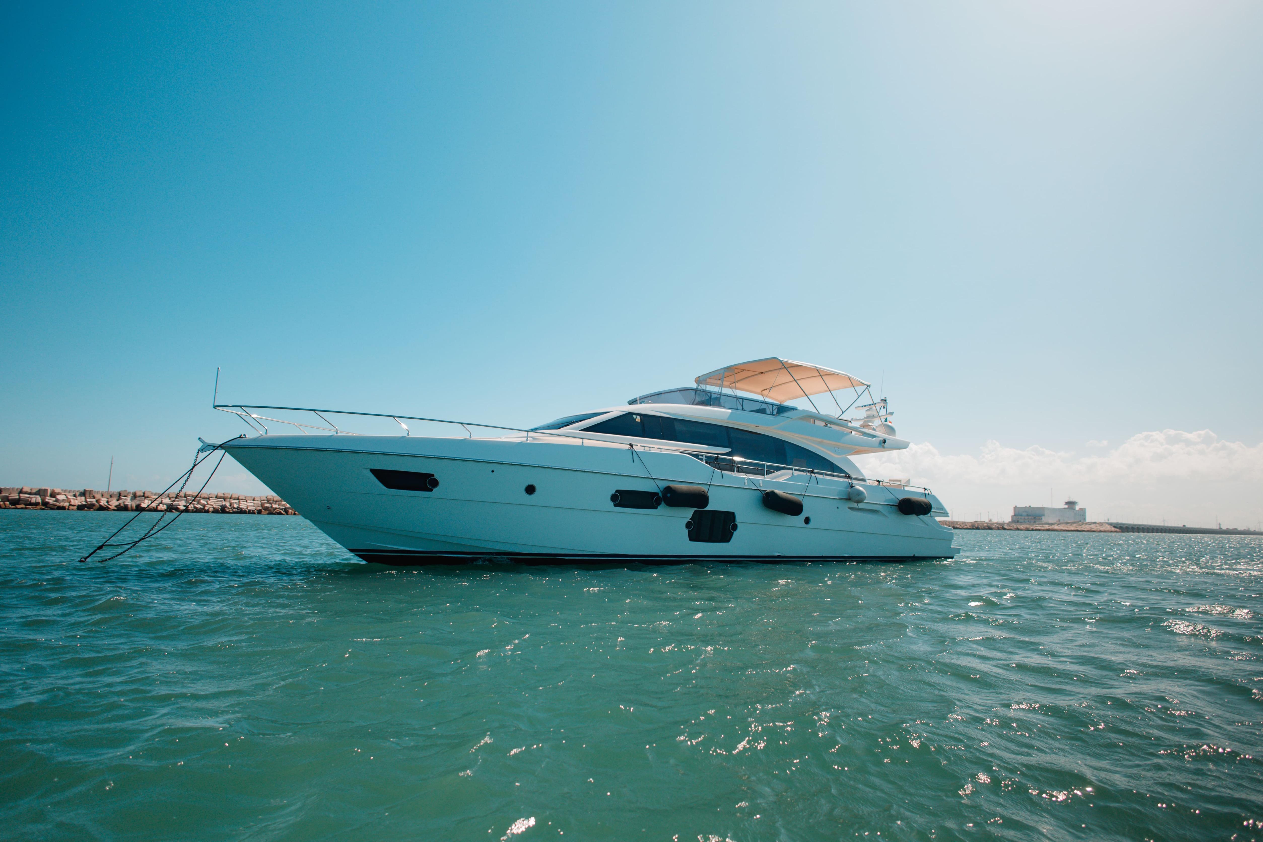 2013 Ferretti Yachts 690