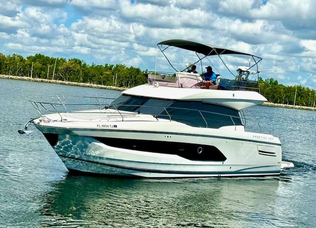 2022 Prestige 420 flybridge