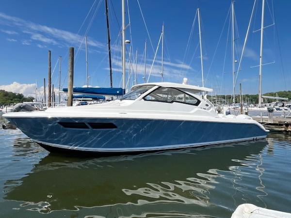 2019 Pursuit DC 365 Dual Console