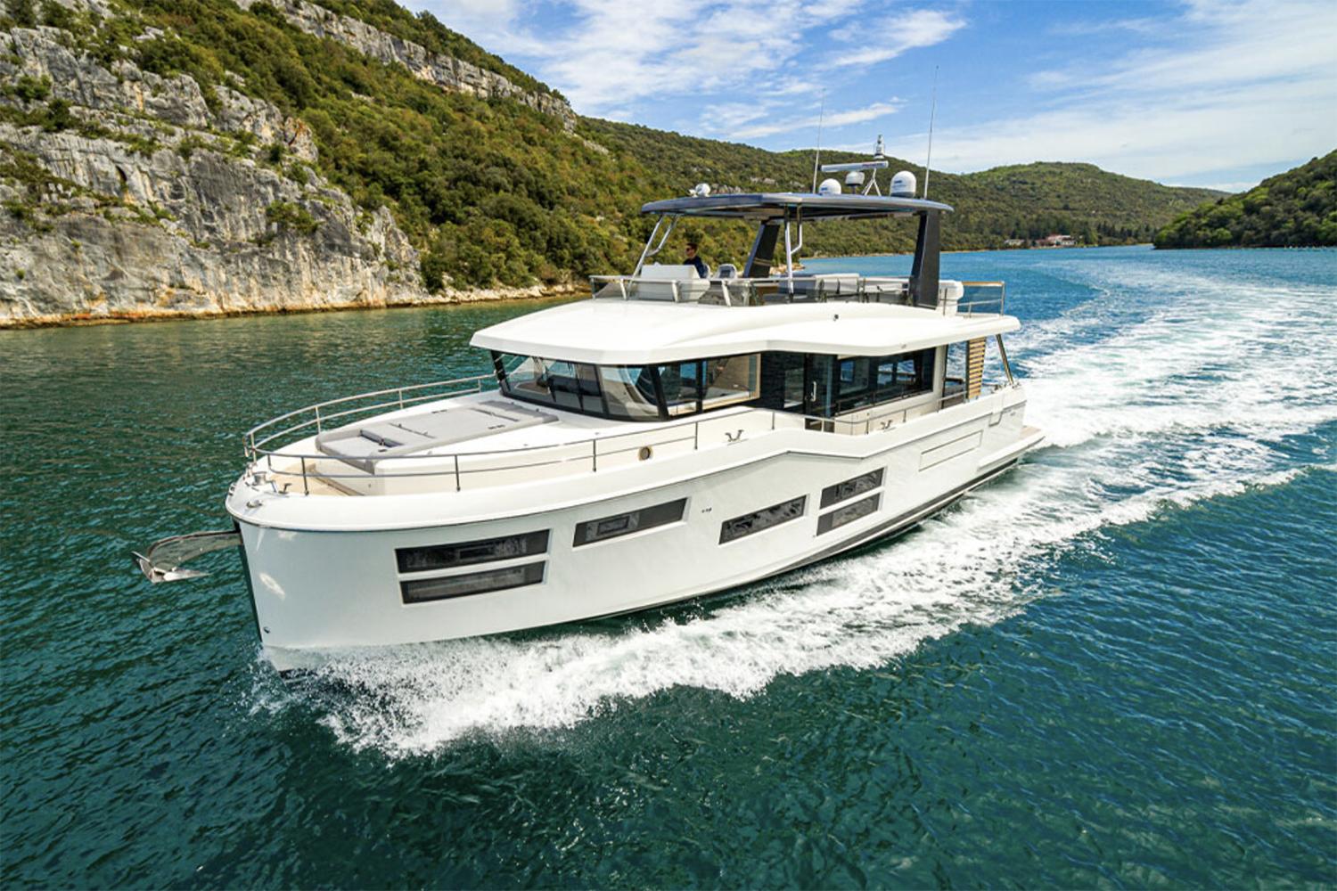 2025 Beneteau Grand Trawler 62