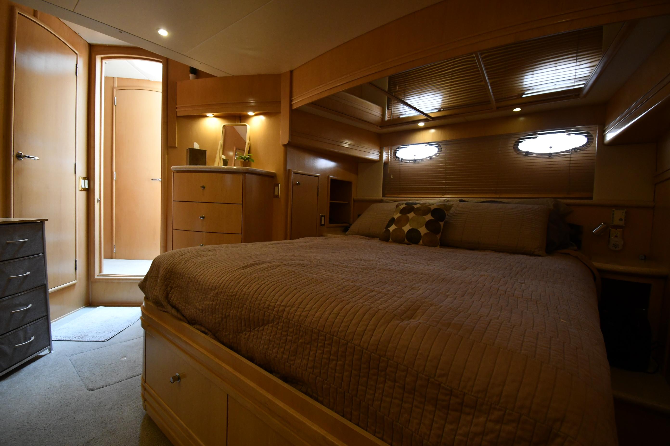 1998-carver-530-voyager-pilothouse-power-9826766-20250604115358428-1_XLARGE