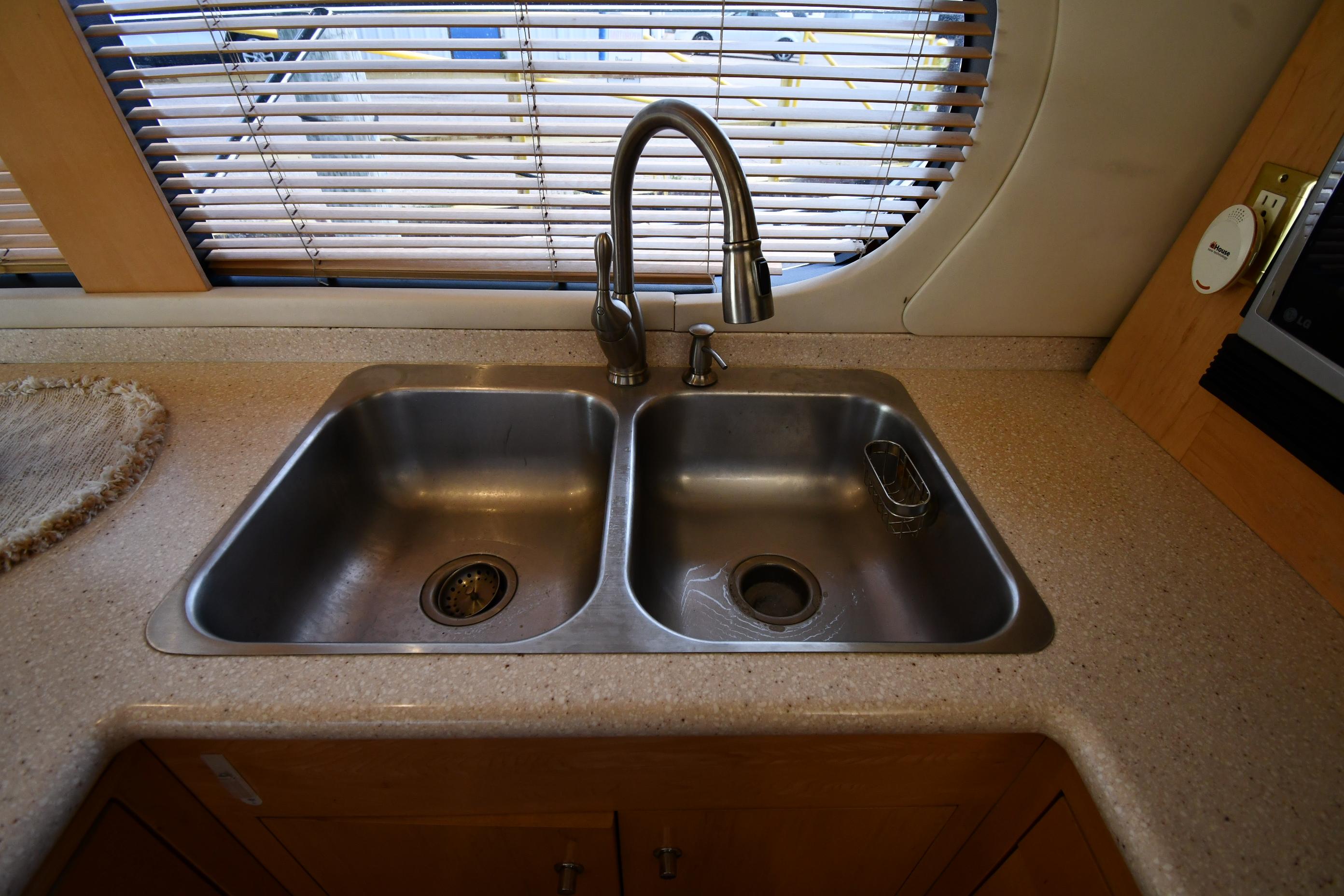 1998-carver-530-voyager-pilothouse-power-9826766-20250604115419208-1_XLARGE