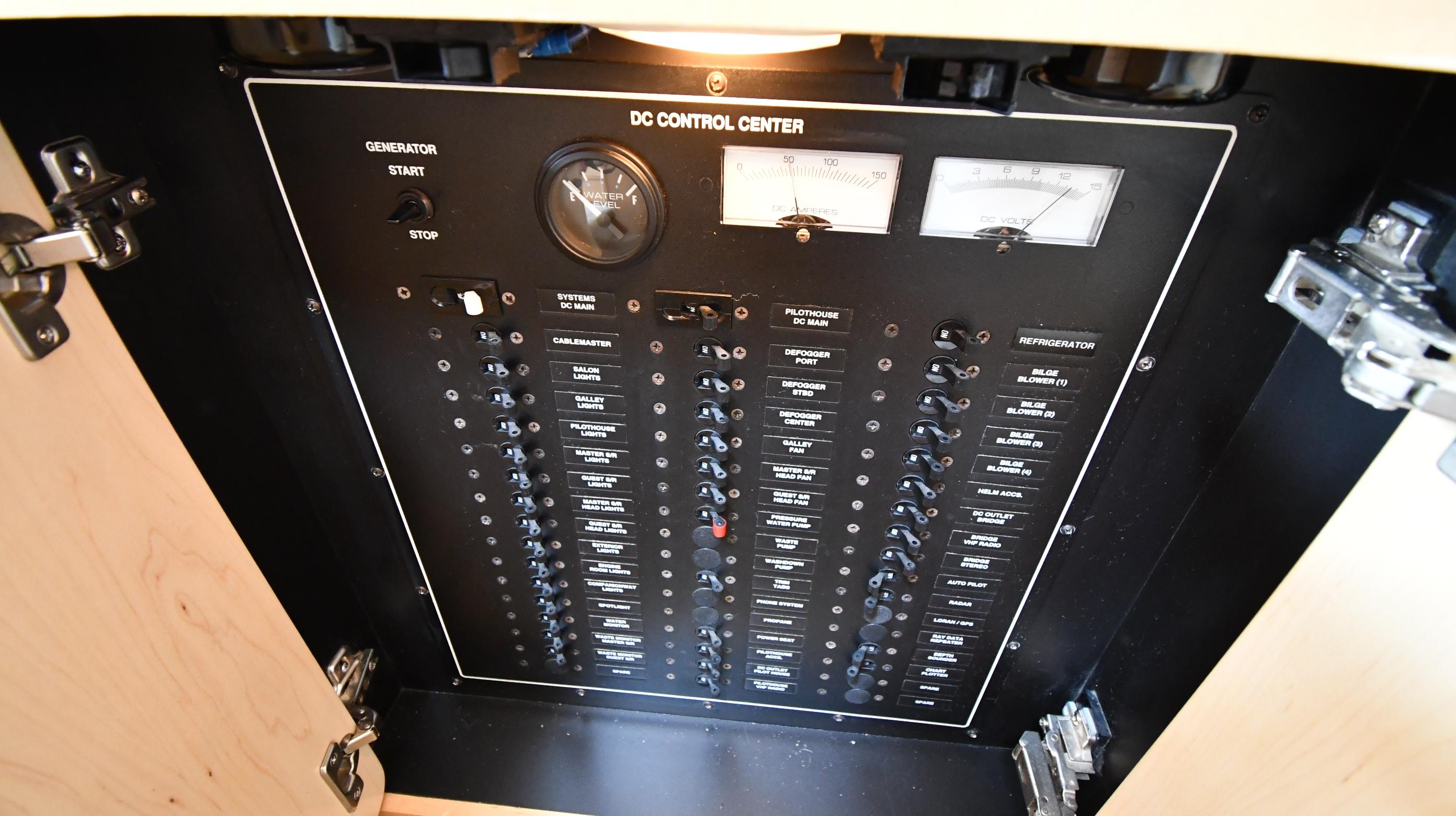 1998-carver-530-voyager-pilothouse-power-9826766-20250604115447465-1_XLARGE