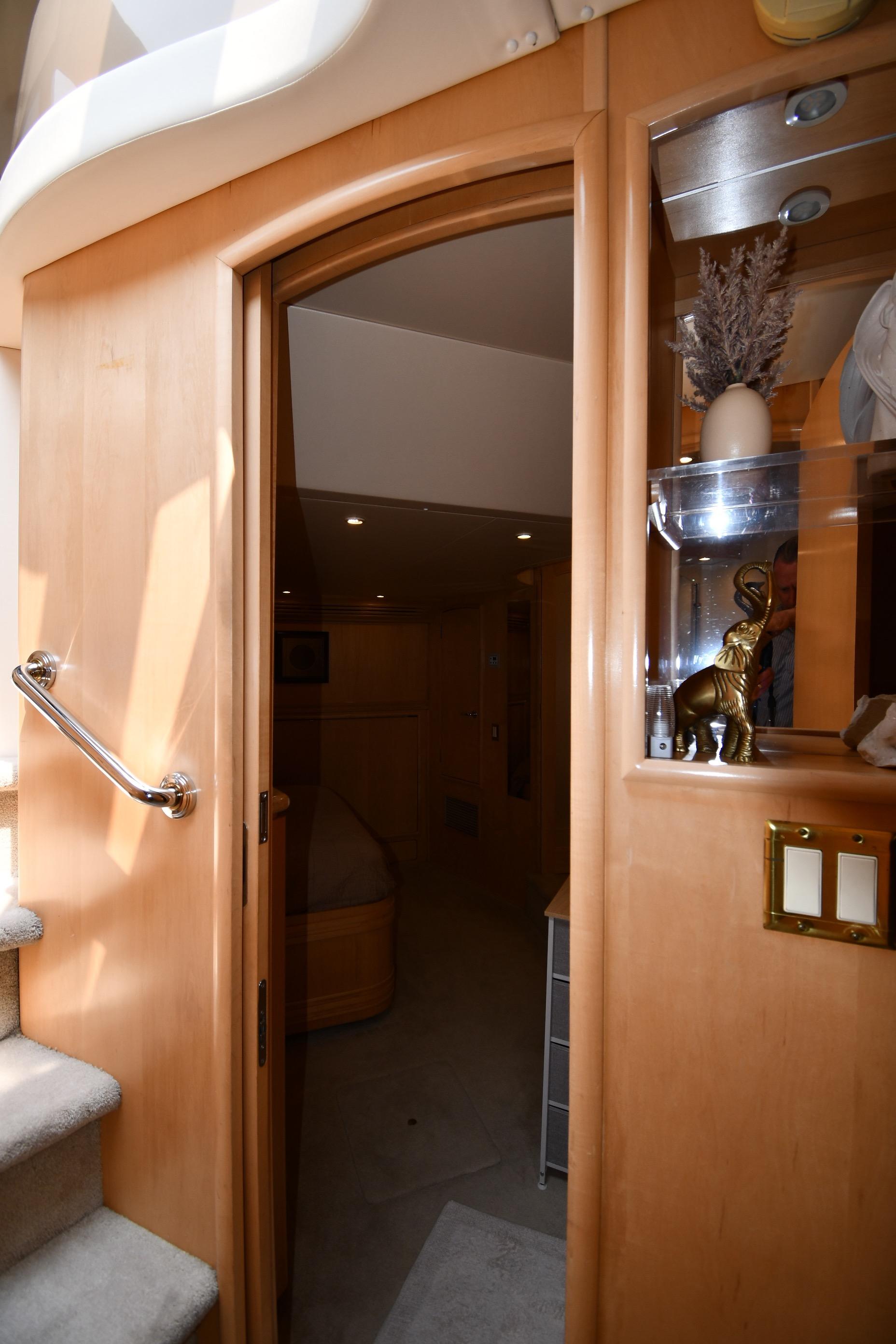 1998-carver-530-voyager-pilothouse-power-9826766-20250604115554538-1_XLARGE