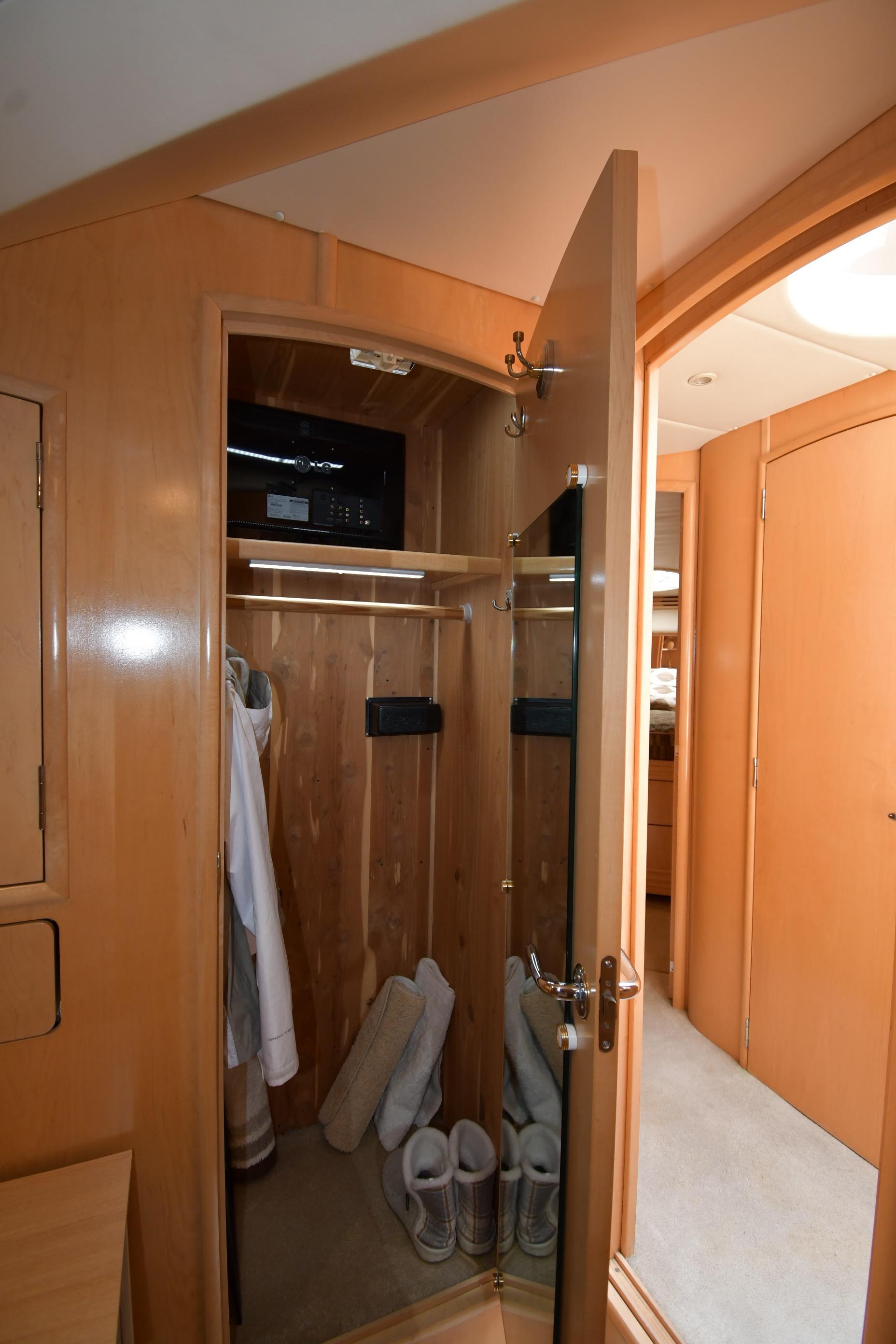 1998-carver-530-voyager-pilothouse-power-9826766-20250604115614136-1_XLARGE