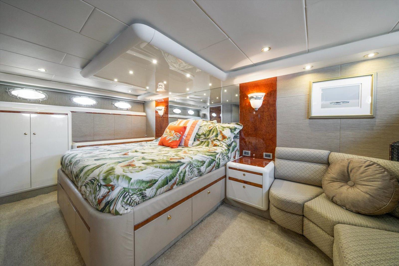 Lazzara-EB 76 1997-Octopi FL-US-Luxurious bedroom interior of 1997 Lazzara EB 76 yacht with tropical bedding and elegant lighting.-9736767 | Thumbnail