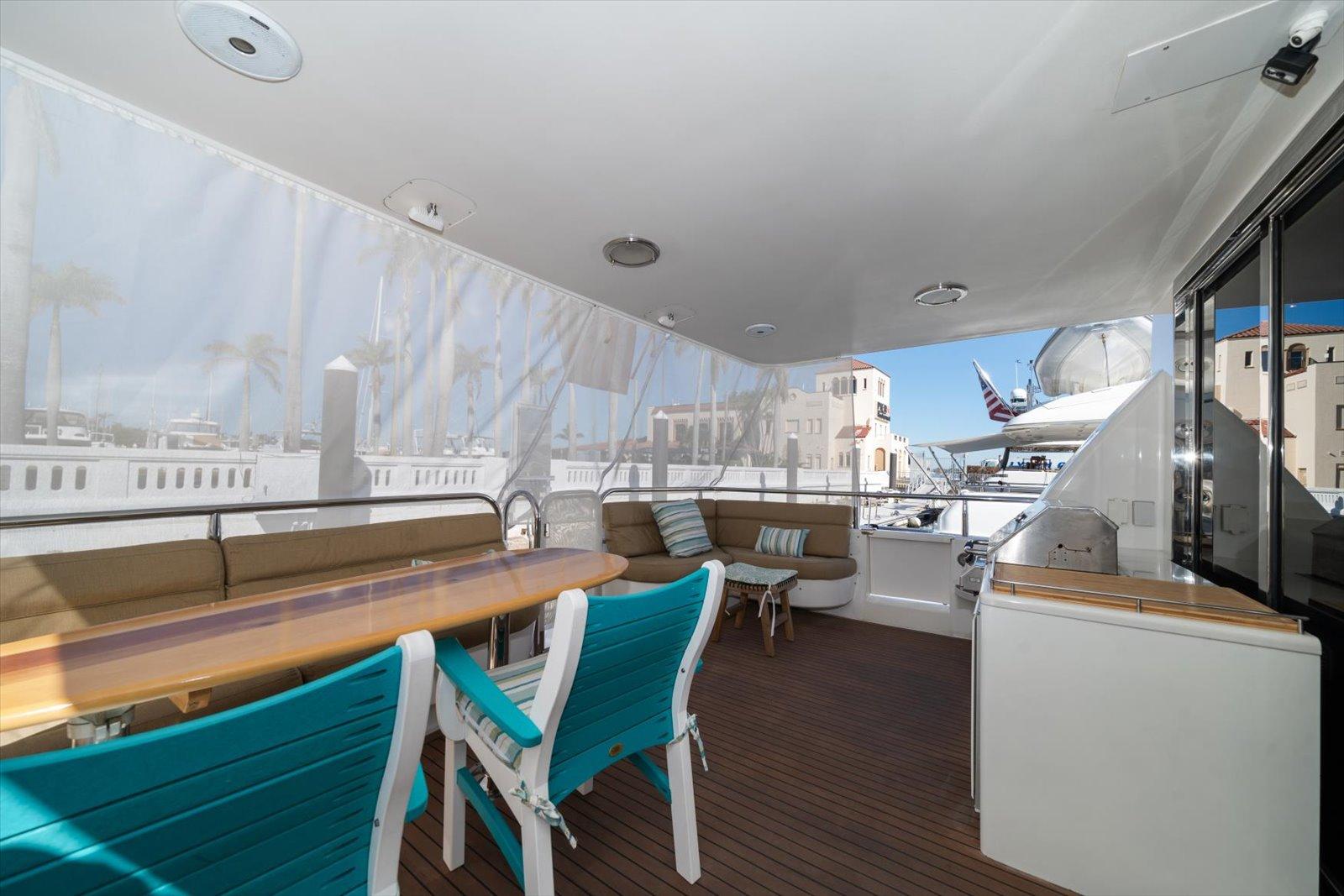 Lazzara-EB 76 1997-Octopi FL-US-Spacious deck of 1997 Lazzara EB 76 yacht with seating and dining area.-9736767 | Thumbnail