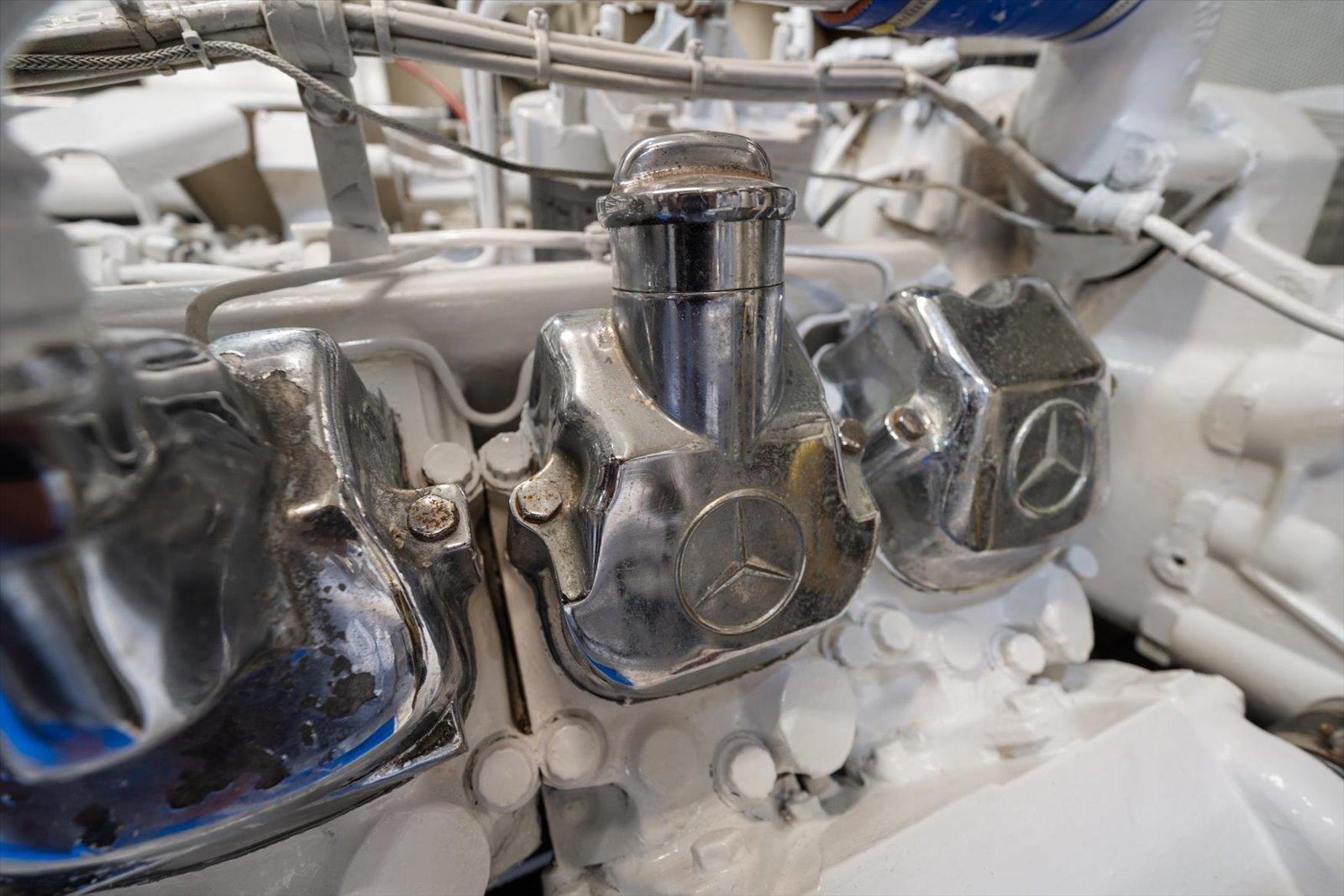 Lazzara-EB 76 1997-Octopi FL-US-Engine components of a 1997 Lazzara EB 76 yacht, featuring Mercedes-Benz parts.-9736767 | Thumbnail