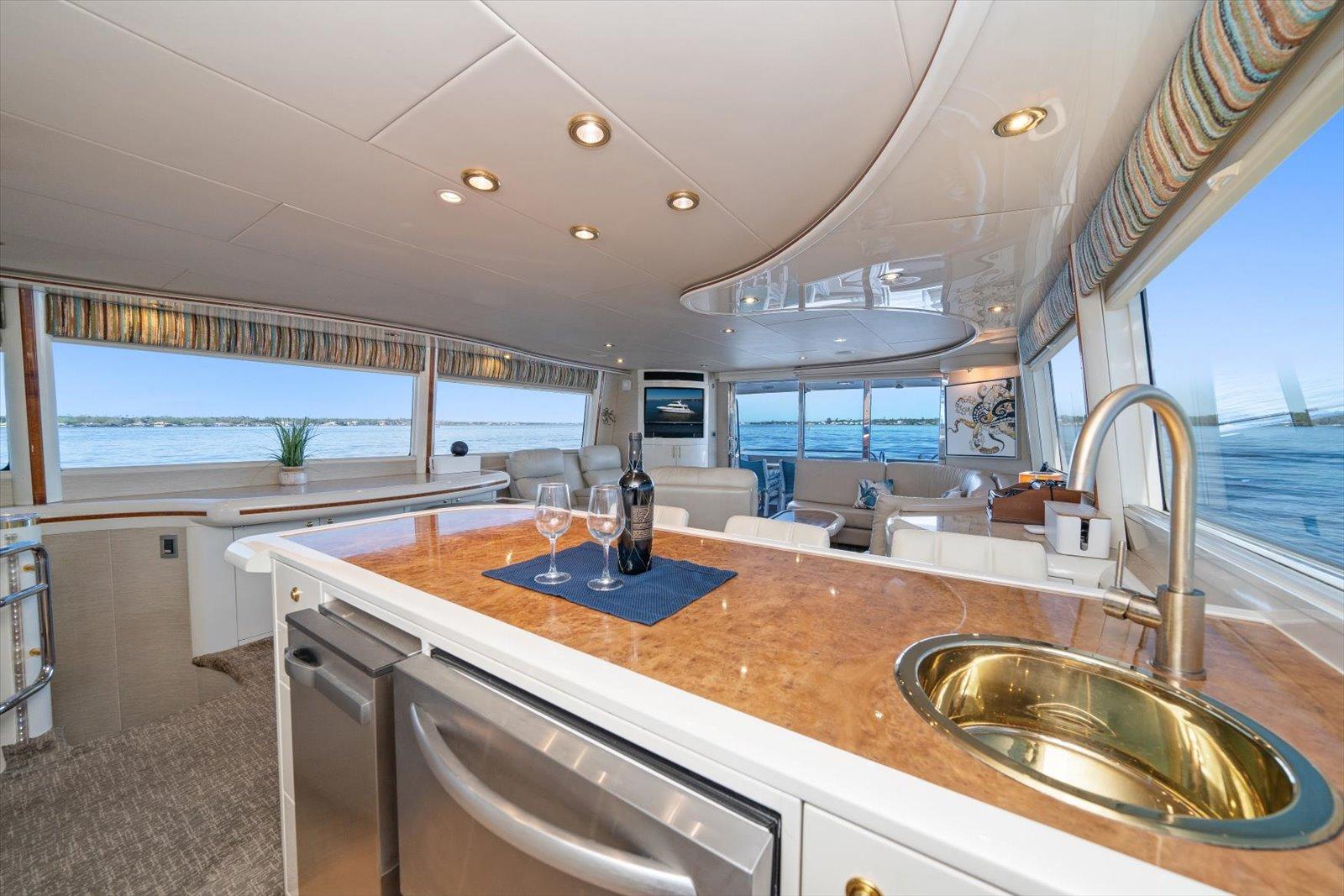 Lazzara-EB 76 1997-Octopi FL-US-Luxurious interior of 1997 Lazzara EB 76 yacht with ocean view and modern amenities.-9736767 | Thumbnail