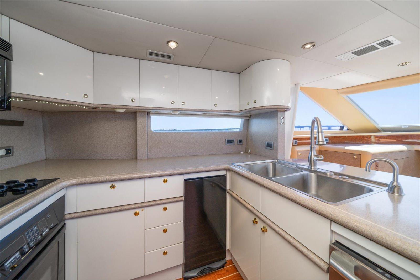 Lazzara-EB 76 1997-Octopi FL-US-Luxurious kitchen interior of 1997 Lazzara EB 76 yacht with modern appliances and sleek design.-9736767 | Thumbnail