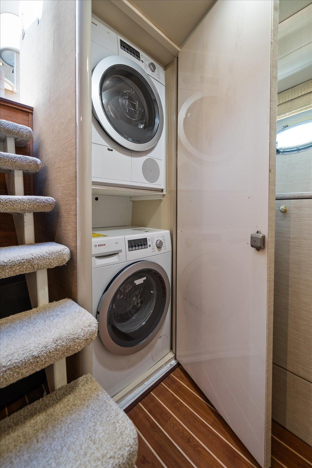 Lazzara-EB 76 1997-Octopi FL-US-Laundry area with stacked washer and dryer in 1997 Lazzara EB 76 yacht.-9736767 | Thumbnail