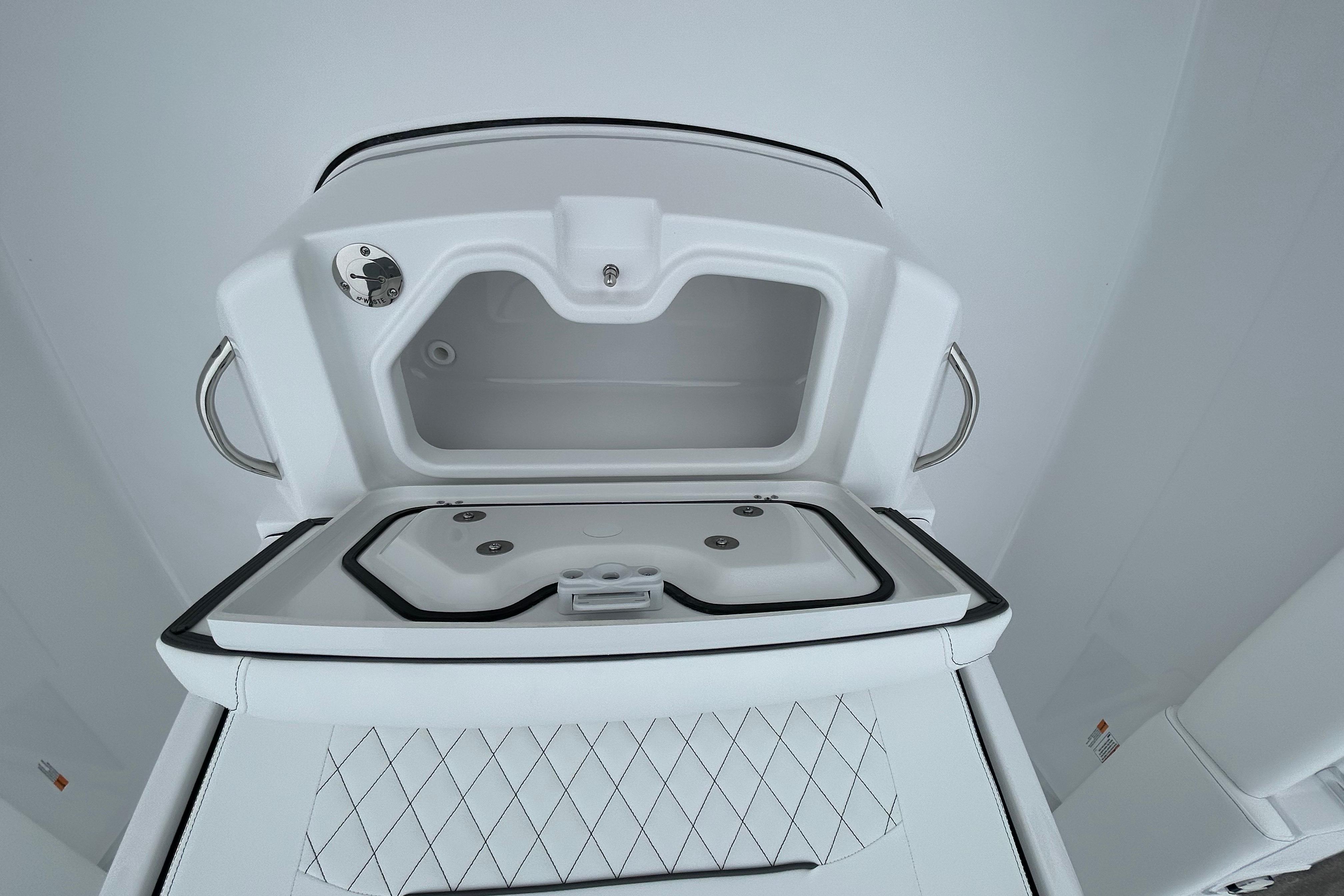 2026 Sportsman Open 252 Center Console-24