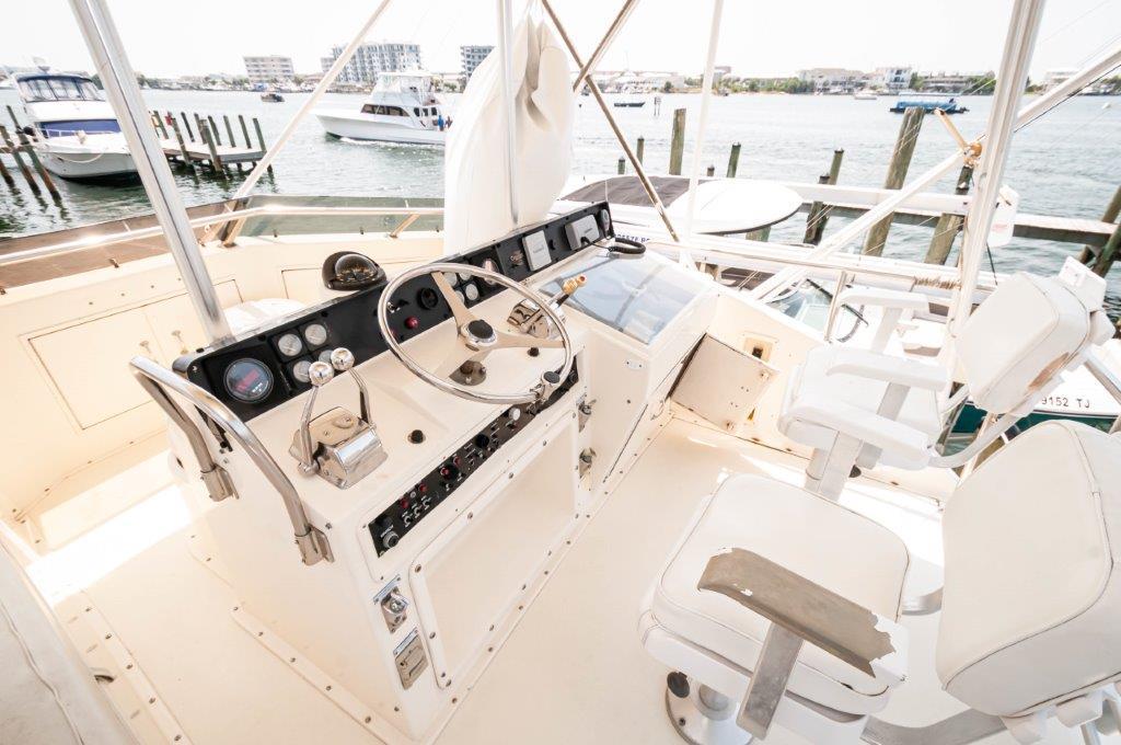 1991 Hatteras 45 Convertible  REEL BROKE Helm