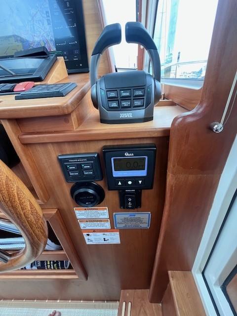 Control panel of 2021 Sabre 45 Salon Express yacht with navigation equipment.