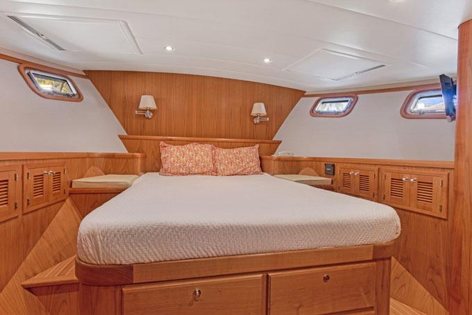 Navistar Yacht Photos Pics Master queen bed with storage each side