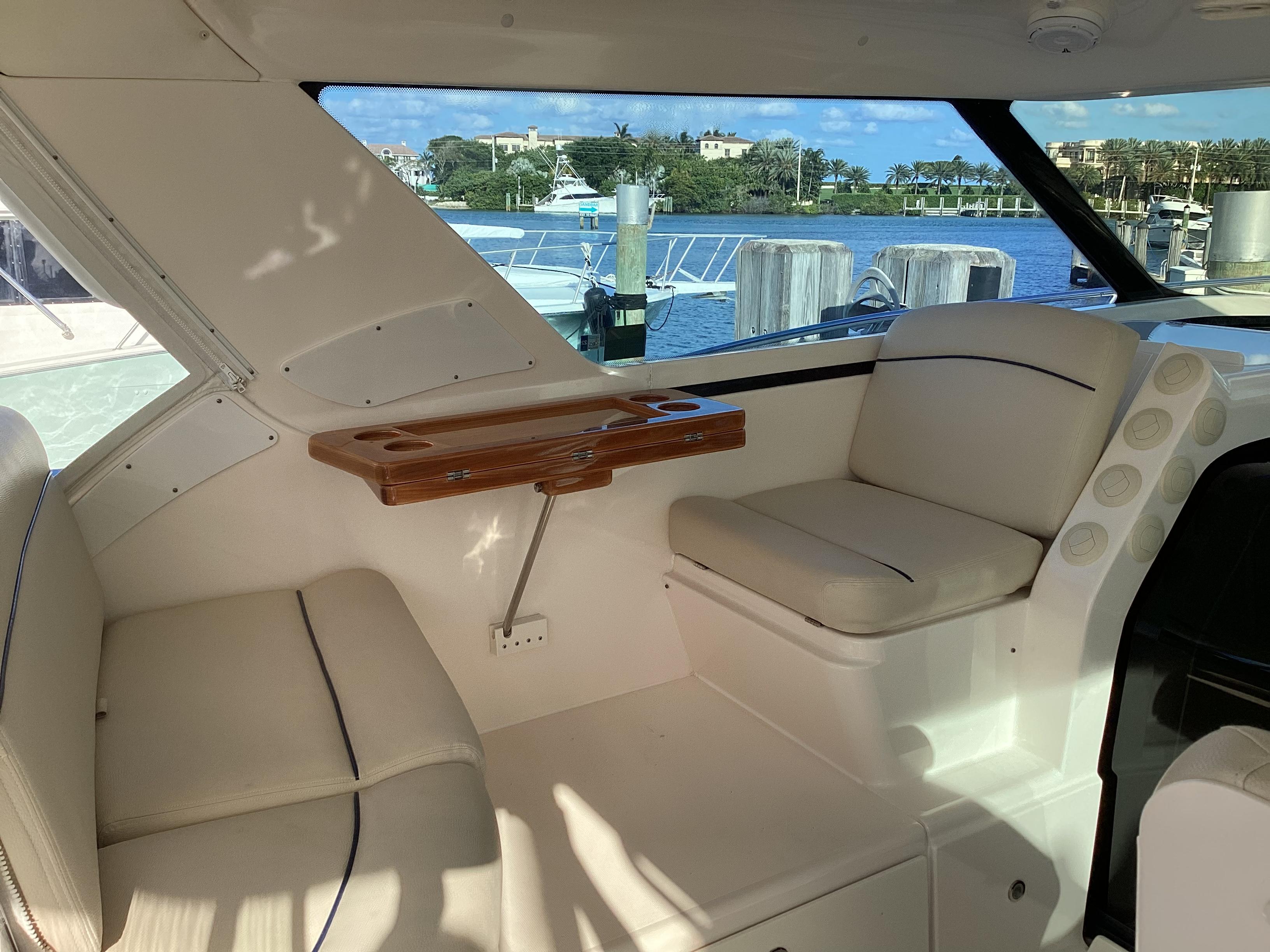 Tiara Yachts-4400 Sovran 2004-CC Rider FL-US-L-Lounge opposite the helm-9631623 | Thumbnail