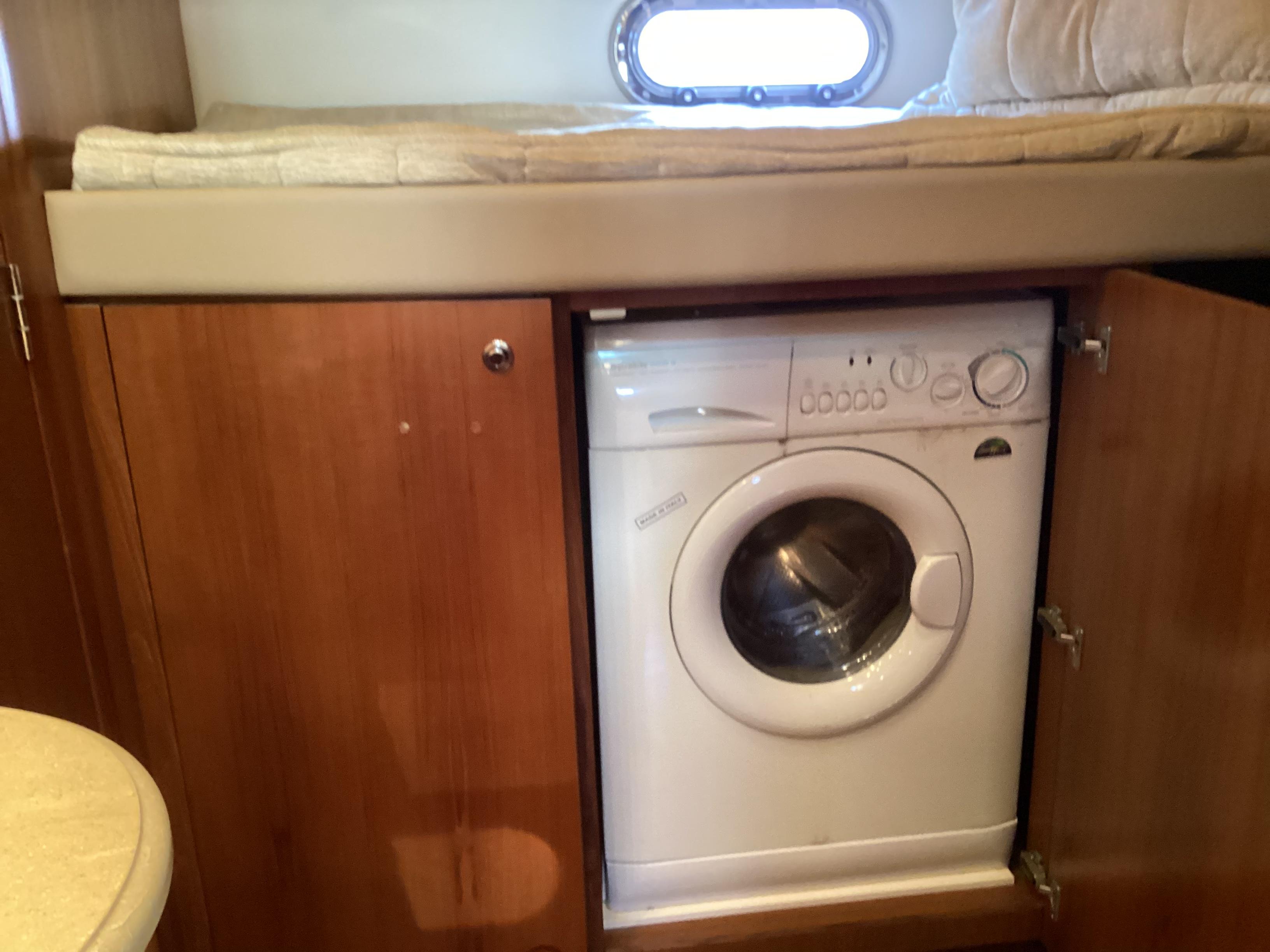 Tiara Yachts-4400 Sovran 2004-CC Rider FL-US-Concealed Splendide 2000S Washer/Dryer in aft stateroom-9631623 | Thumbnail