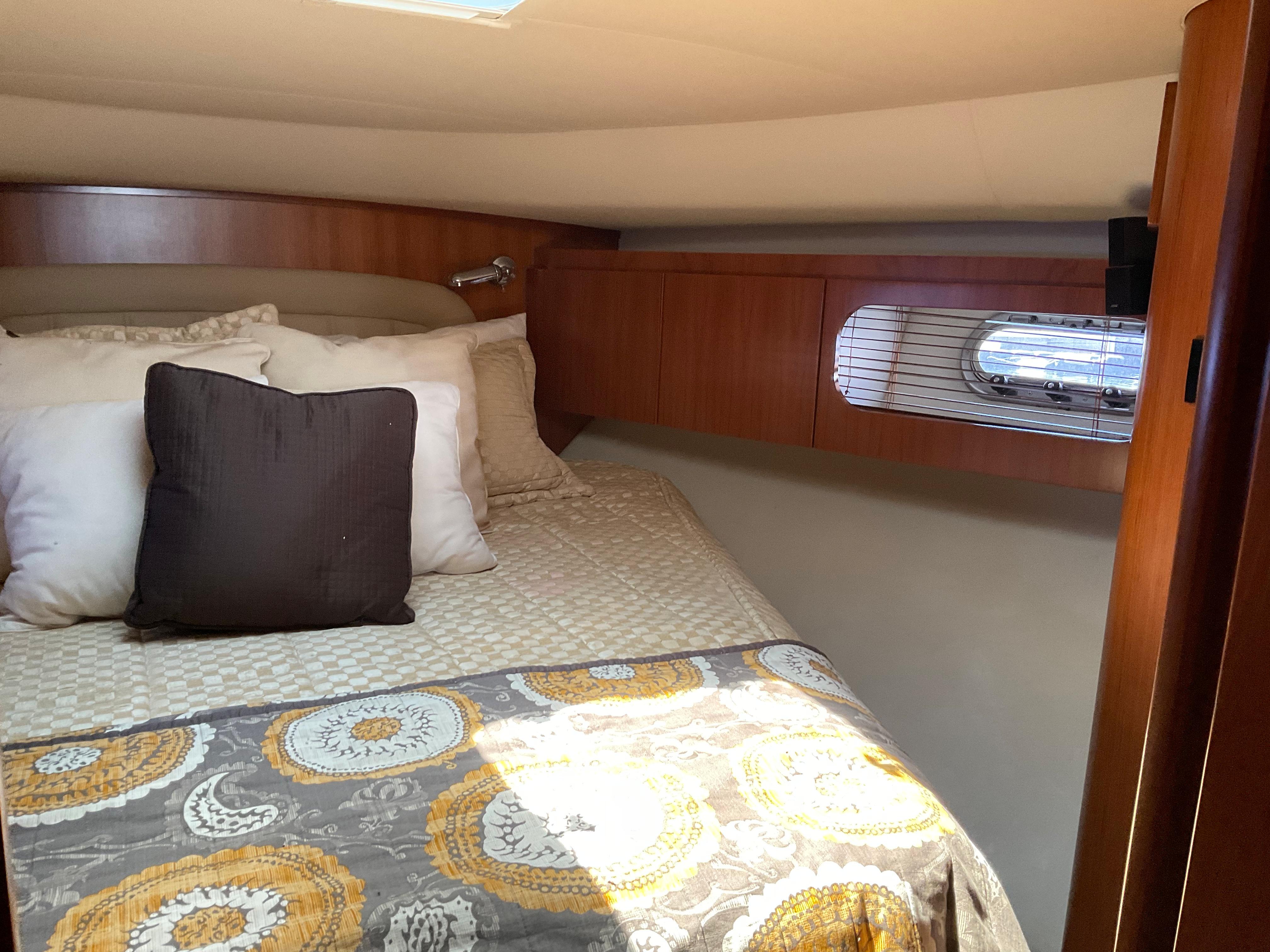 Tiara Yachts-4400 Sovran 2004-CC Rider FL-US-Cozy cabin interior of 2004 Tiara Yachts 4400 Sovran with bed and window.-9631623 | Thumbnail