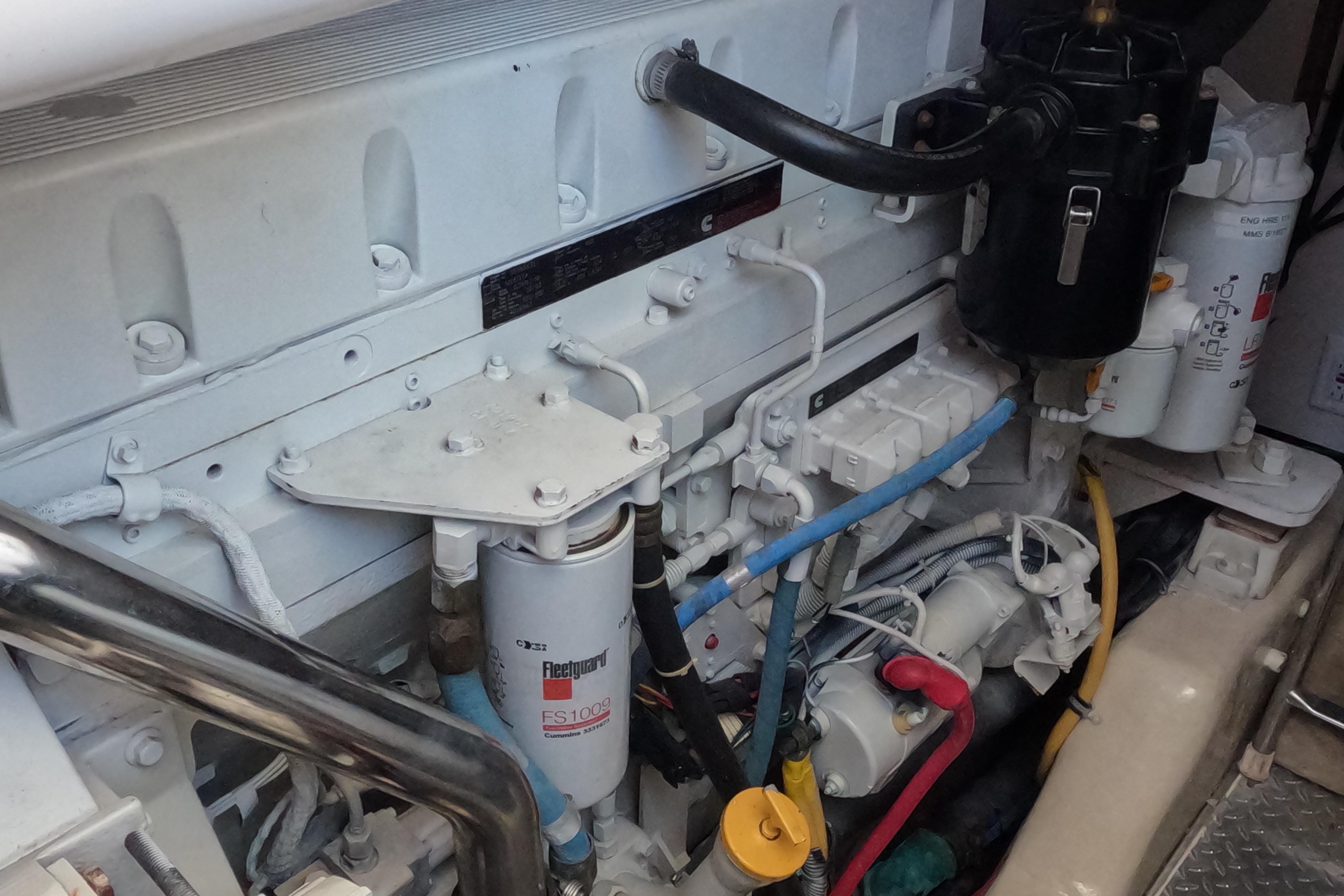 Tiara Yachts-4400 Sovran 2004-CC Rider FL-US-Engine compartment of 2004 Tiara Yachts 4400 Sovran, showcasing detailed mechanical components.-9631623 | Thumbnail