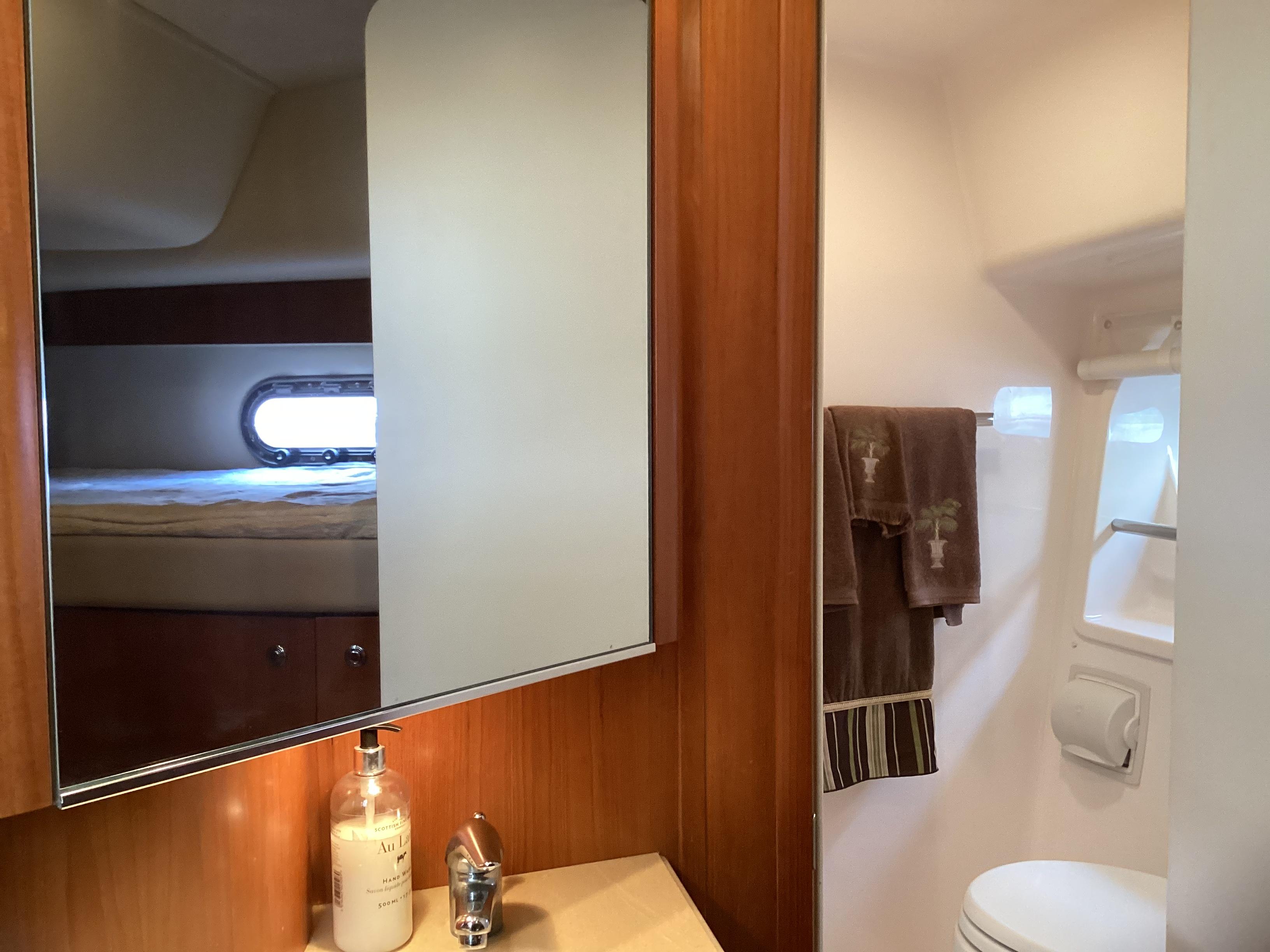 Tiara Yachts-4400 Sovran 2004-CC Rider FL-US-2004 Tiara Yachts 4400 Sovran bathroom with mirror, sink, and towels.-9631623 | Thumbnail