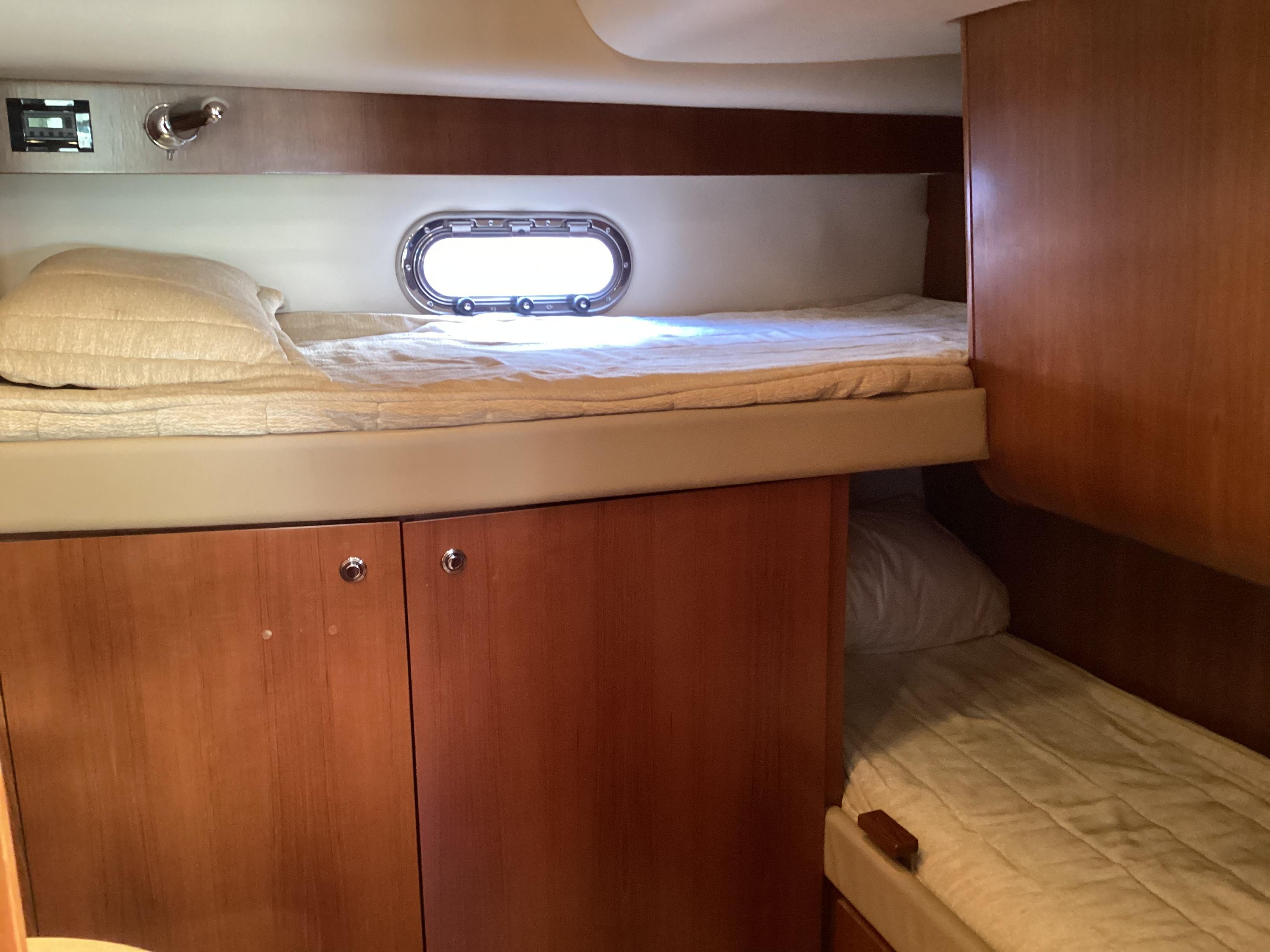 Tiara Yachts-4400 Sovran 2004-CC Rider FL-US-2004 Tiara Yachts 4400 Sovran cabin with wooden interior and cozy bunk beds.-9631623 | Thumbnail