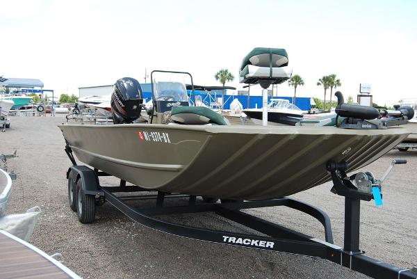 2017 Tracker Boats boat for sale, model of the boat is GRIZZLY® 2072 MVX CC & Image # 6 of 12