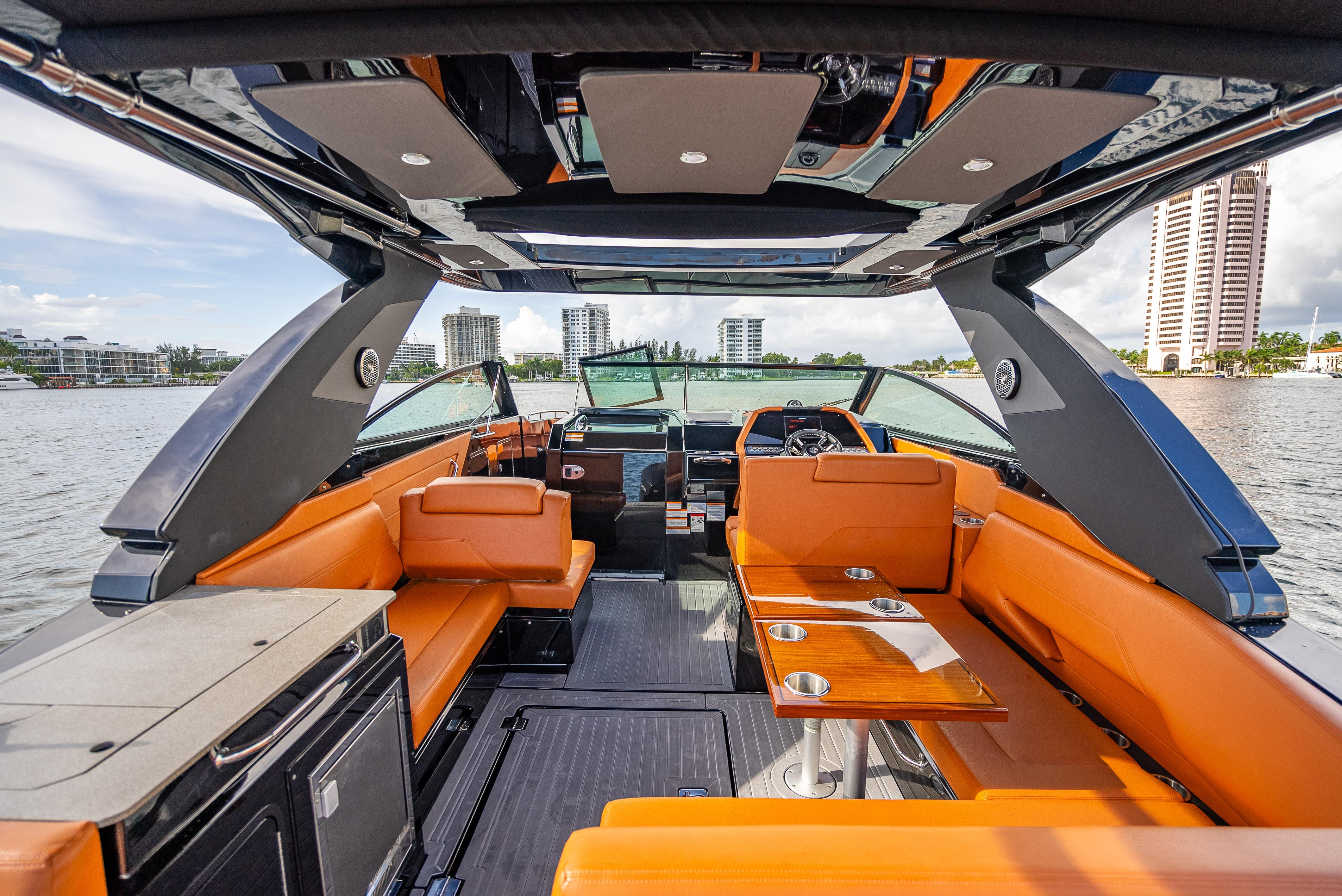 2022-cruisers-yachts-34-gls-power-9786709-20250508052453298-1_XLARGE