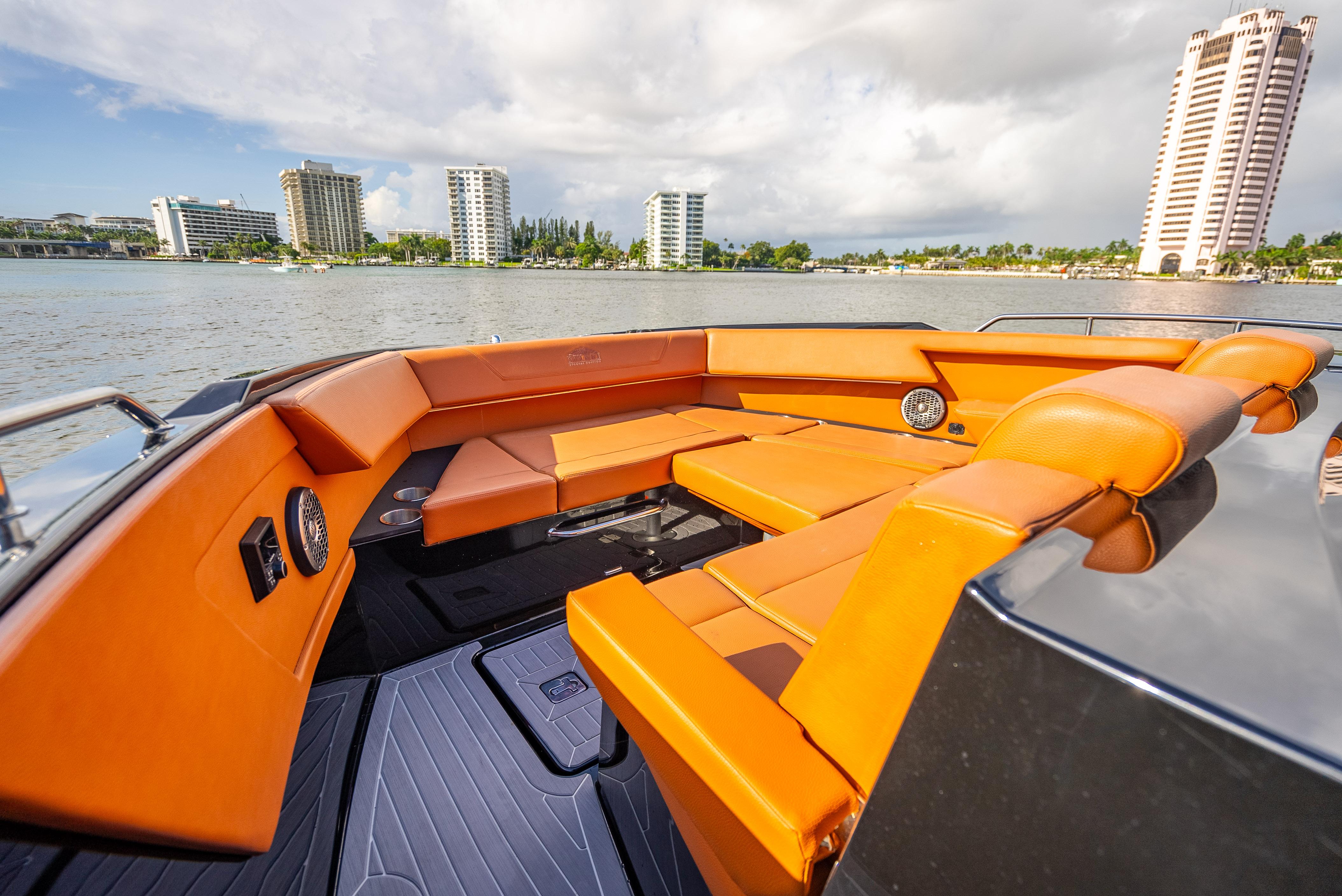 2022-cruisers-yachts-34-gls-power-9786709-20250508052545443-1_XLARGE