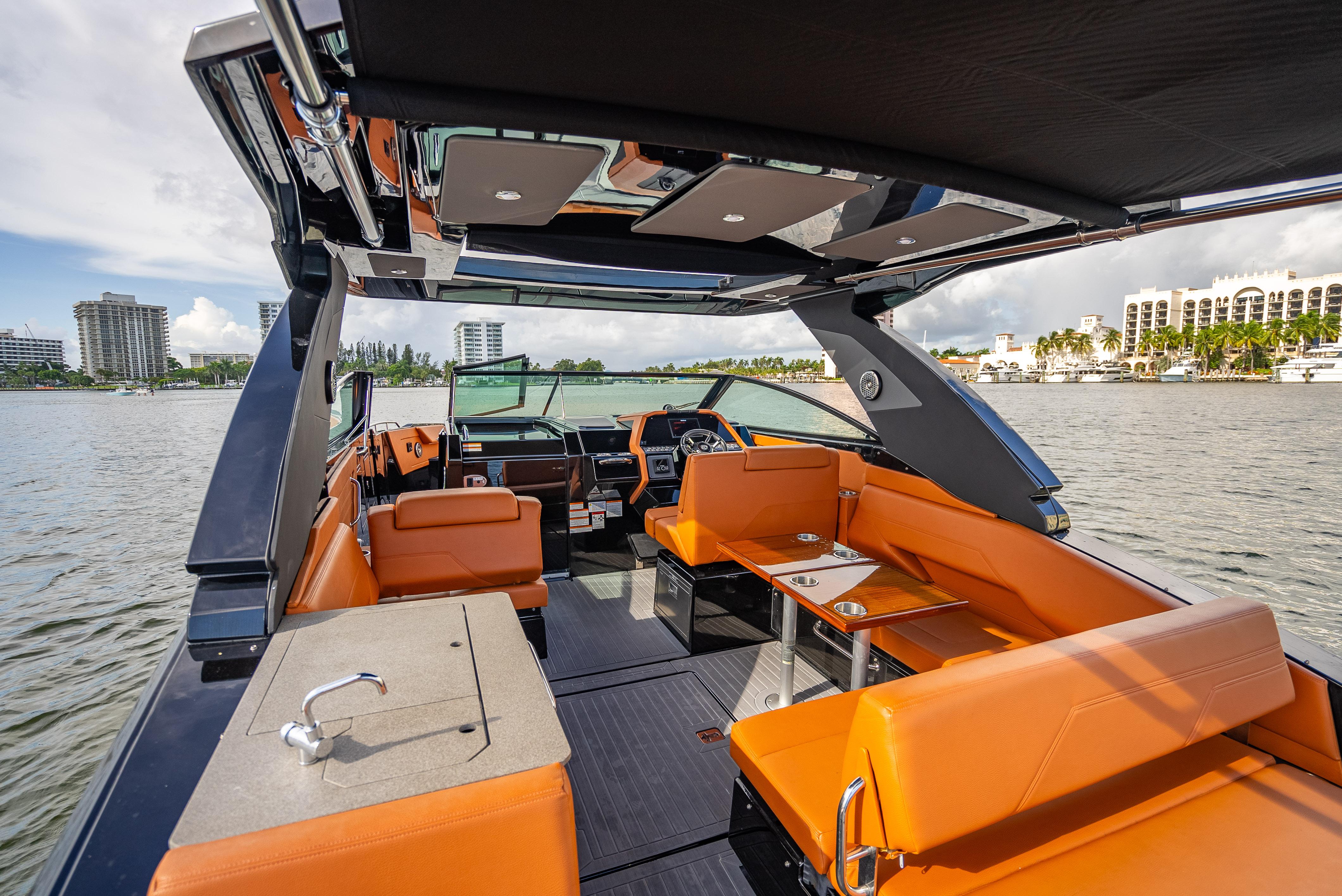 2022-cruisers-yachts-34-gls-power-9786709-20250508052551771-1_XLARGE