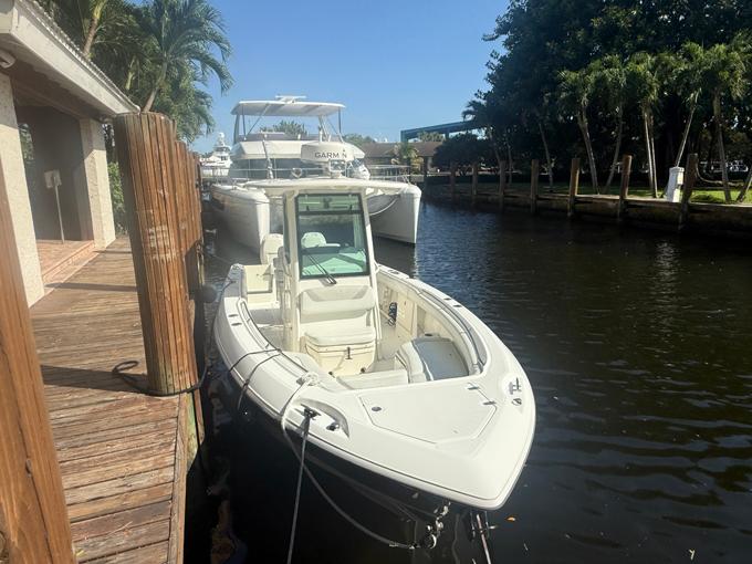 2016-boston-whaler-280-outrage-power-9796795-20250604085209751-1_XLARGE