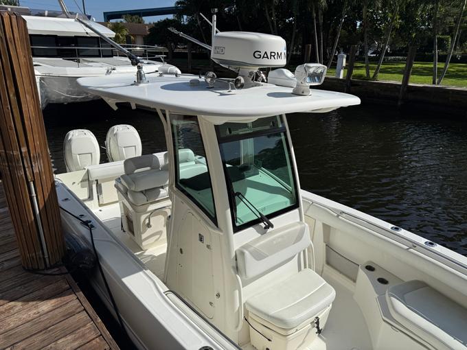 2016-boston-whaler-280-outrage-power-9796795-20250604085217671-1_XLARGE