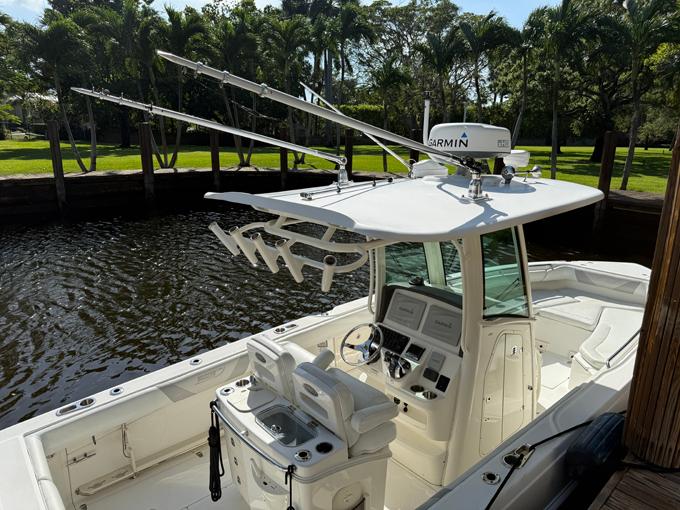 2016-boston-whaler-280-outrage-power-9796795-20250604085218897-1_XLARGE