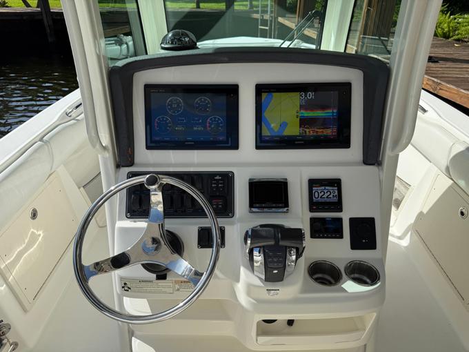 2016-boston-whaler-280-outrage-power-9796795-20250604085225825-1_XLARGE