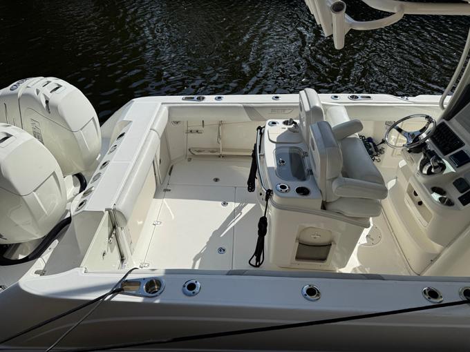 2016-boston-whaler-280-outrage-power-9796795-20250604085232801-1_XLARGE