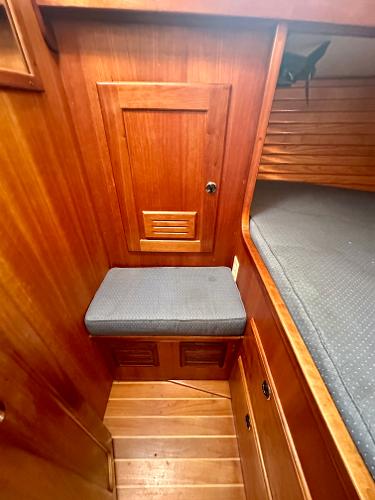 1996 Valiant 39 interior cabin with wooden paneling and cushioned seating.