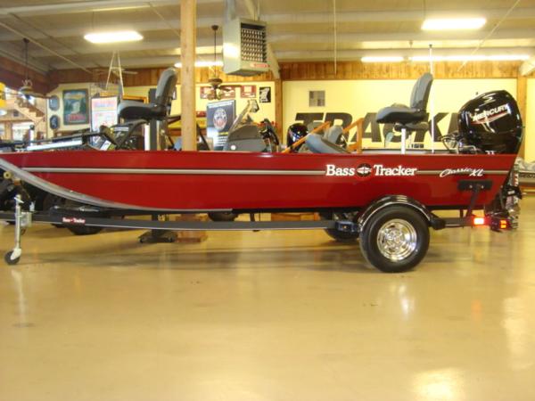 2020 Tracker Boats boat for sale, model of the boat is BASS TRACKER® Classic XL & Image # 2 of 14