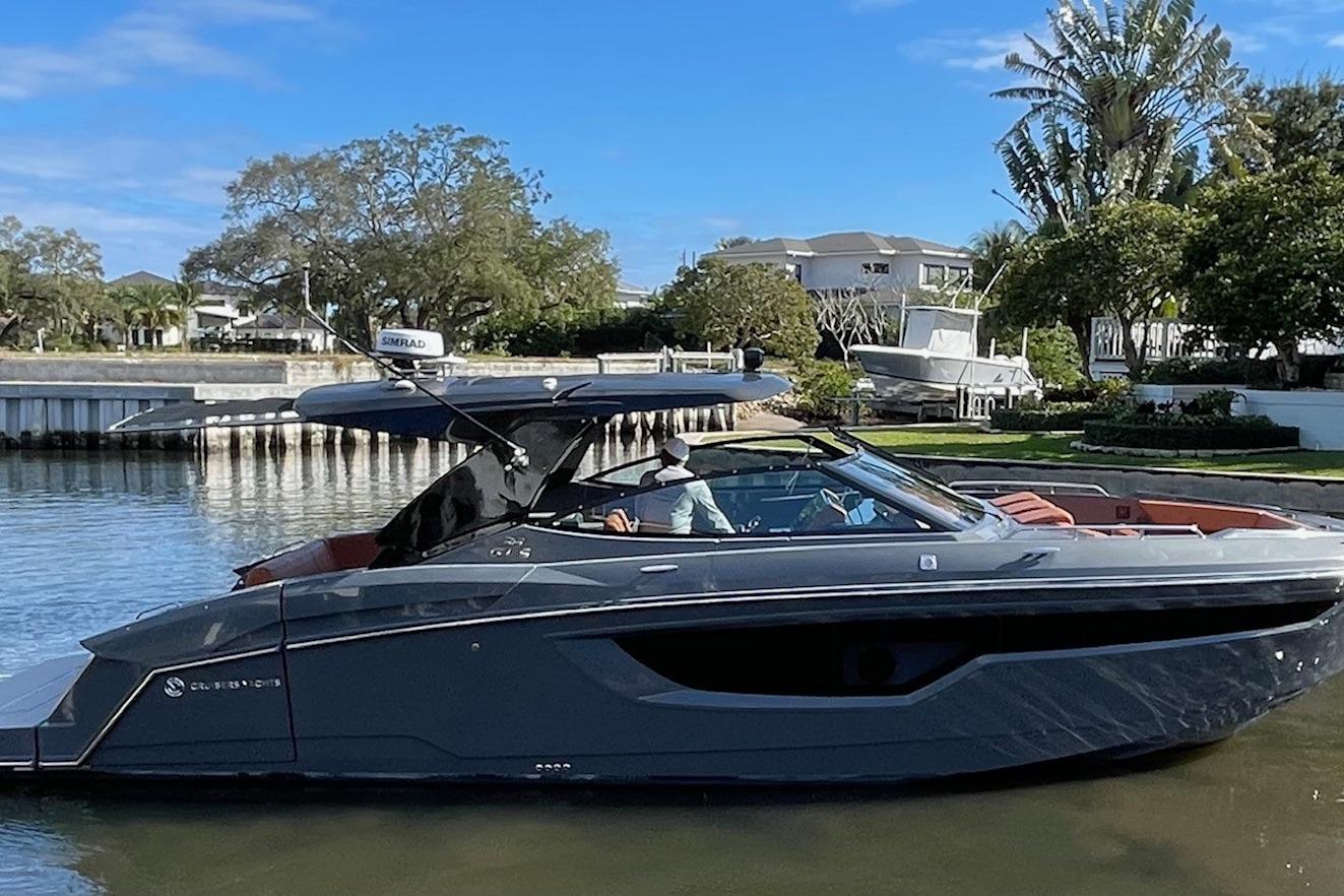 2023 Cruisers Yachts 38 GLS I/O