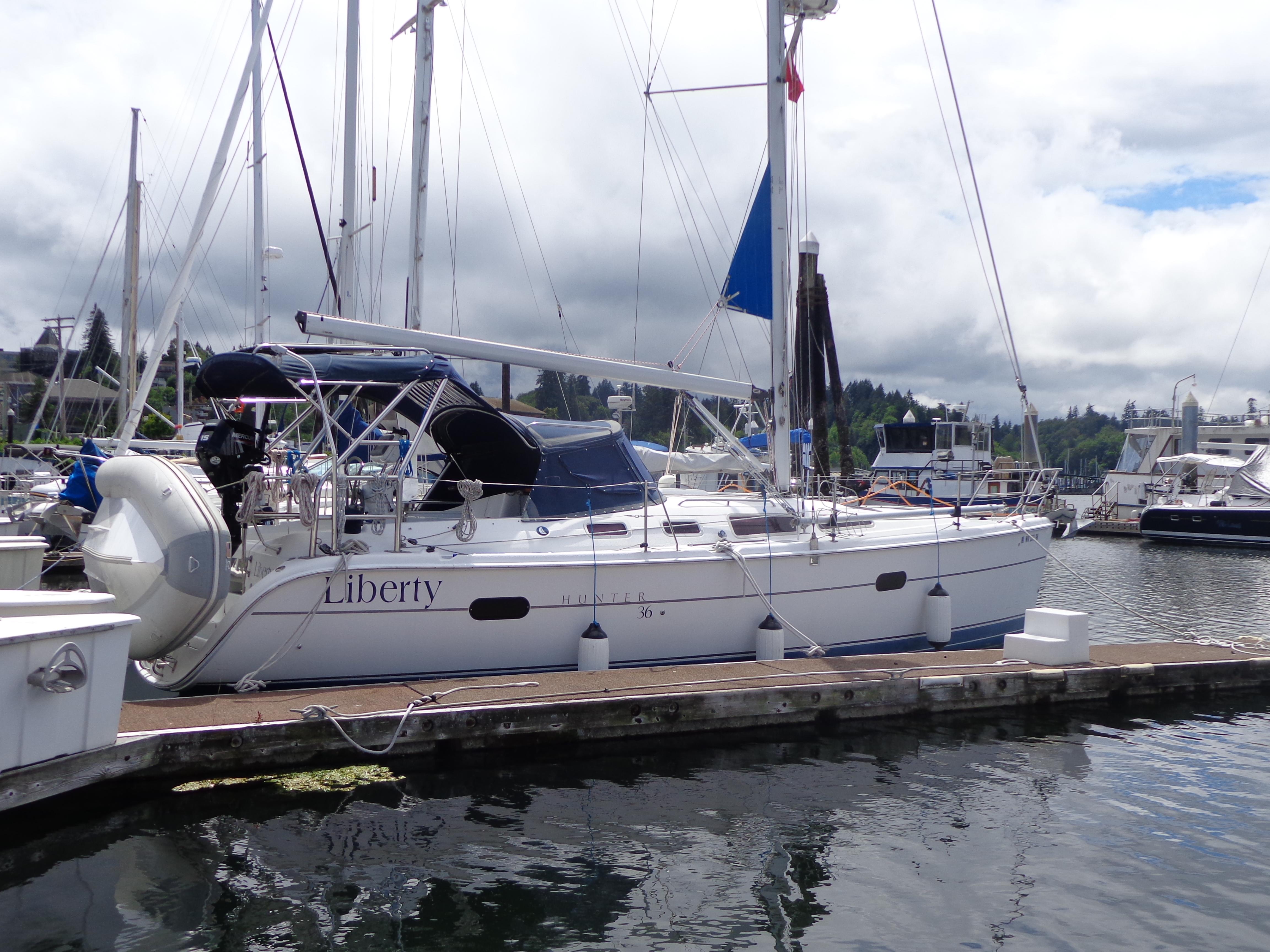 2004 Hunter 356 Sloop