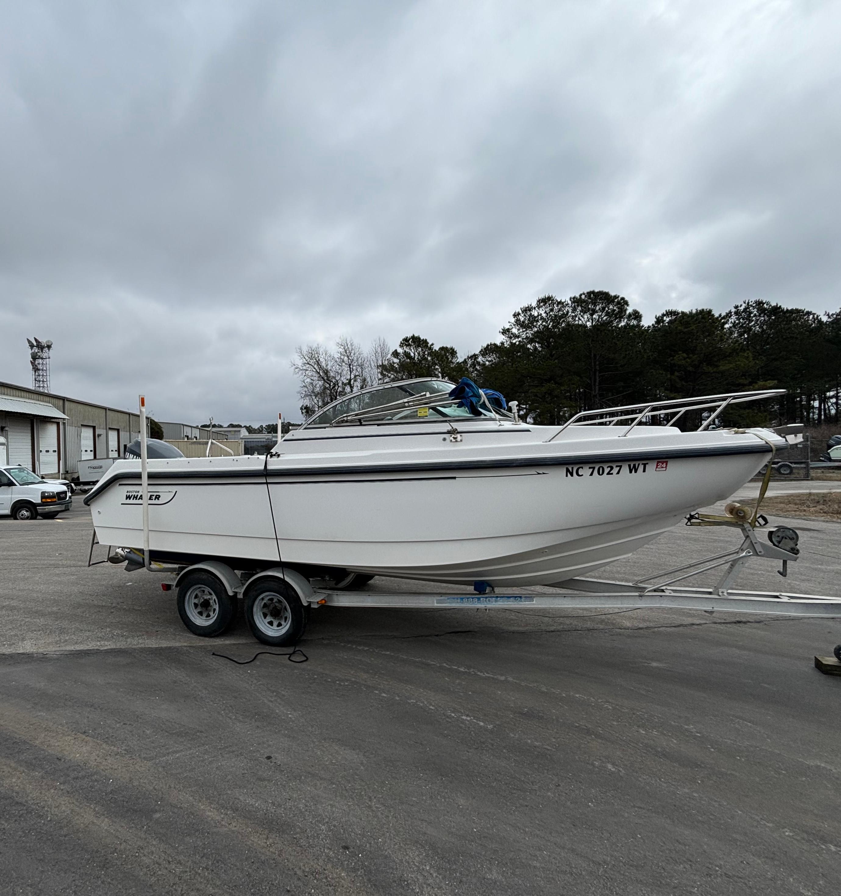 2002 Boston Whaler 210 Ventura - Image 3