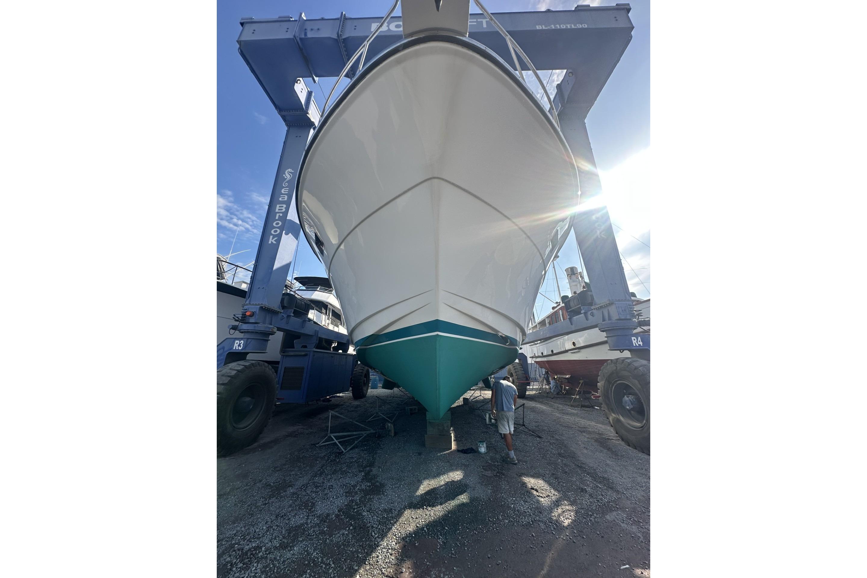 Jefferson-Marquessa 60 Cockpit 2000-Perfect Fit FL-US-2000 Jefferson Marquessa 60 Cockpit yacht in dry dock, under maintenance.-9626859 | Thumbnail