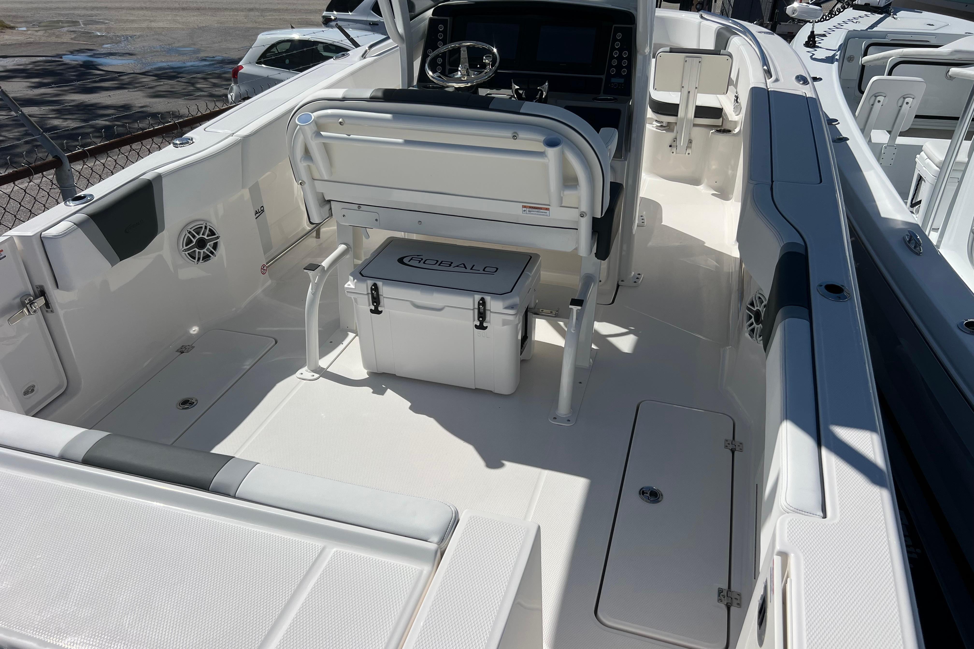 2026 Robalo R250 Center Console-1