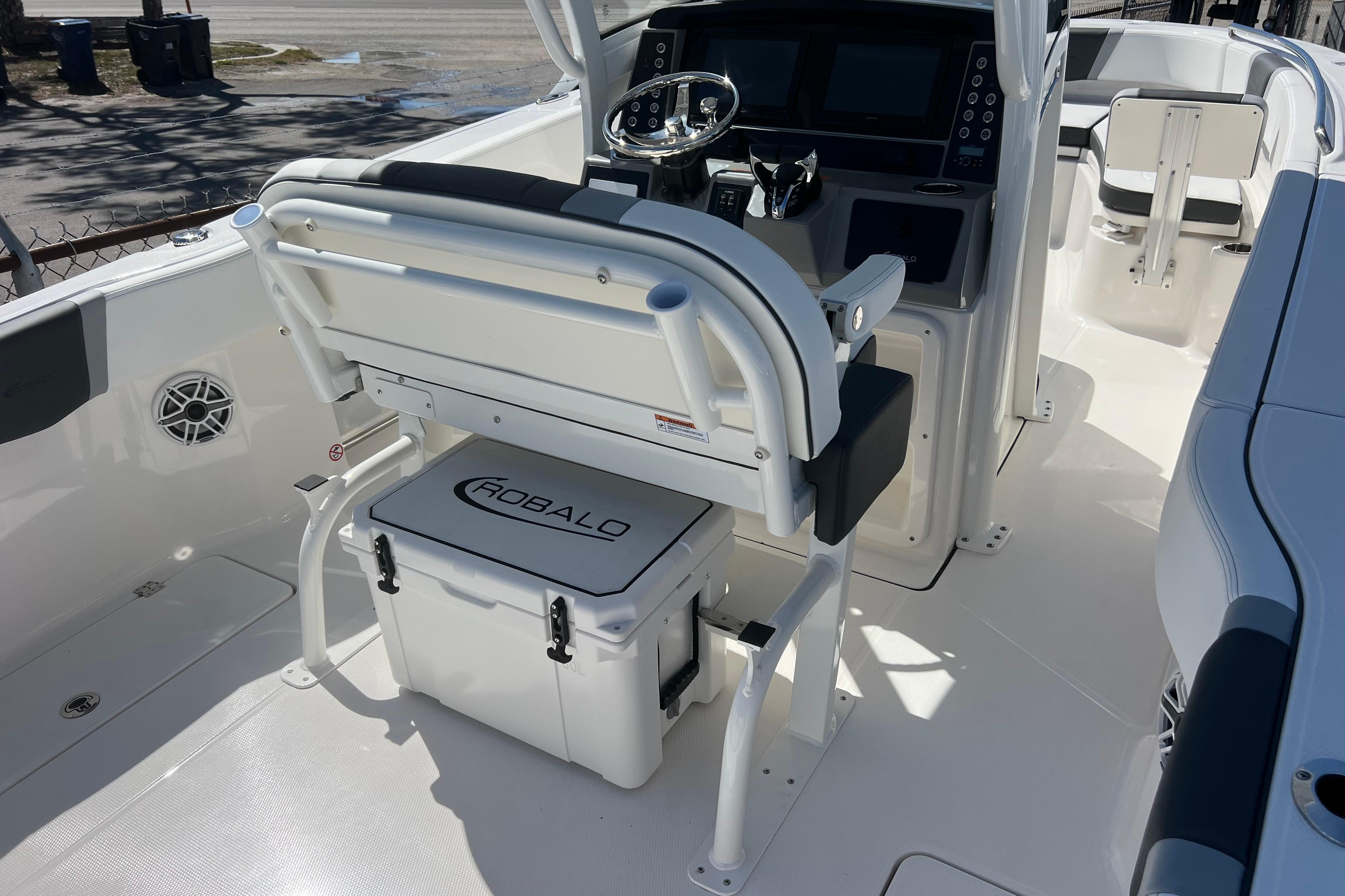 2026 Robalo R250 Center Console-2