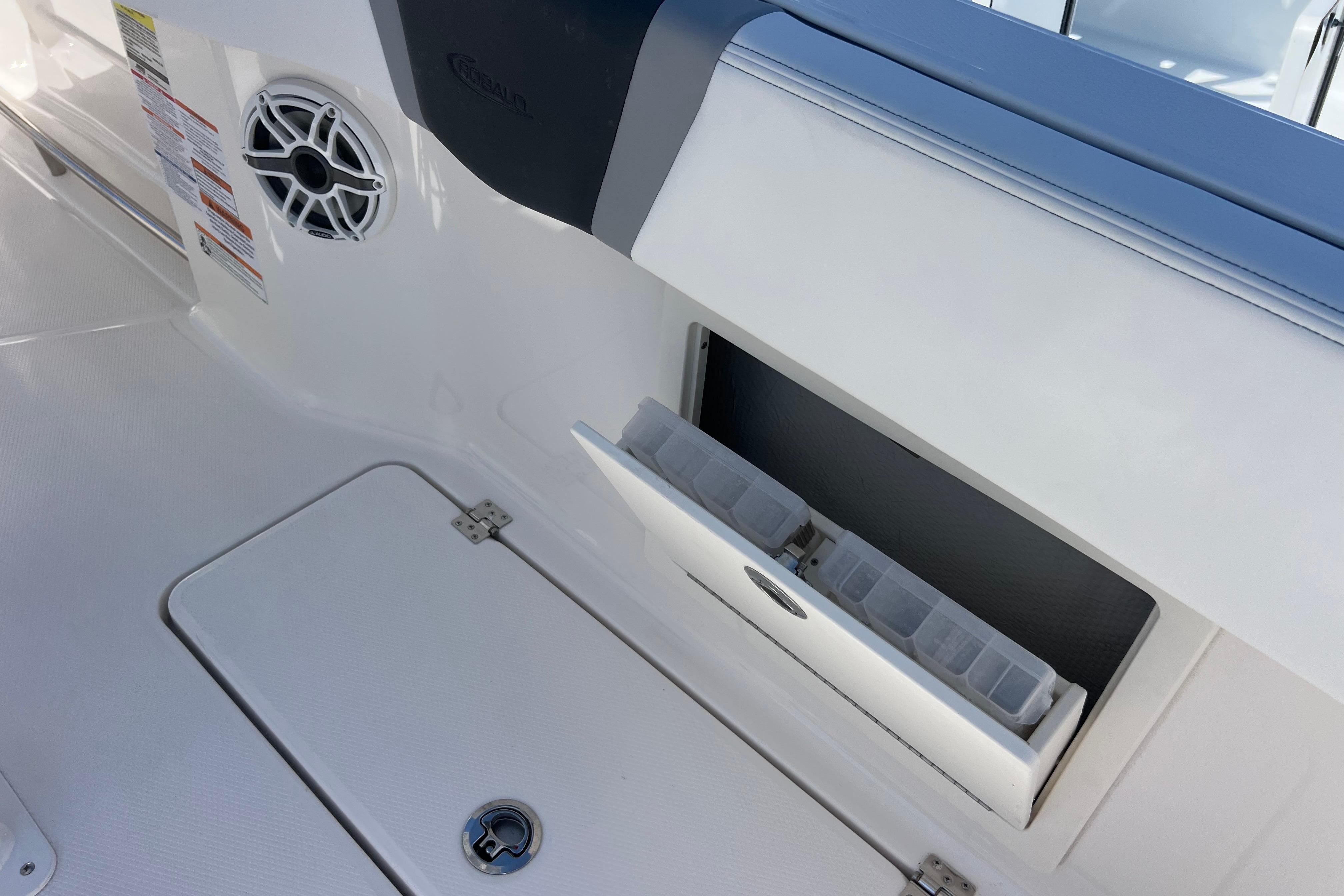 2026 Robalo R250 Center Console-16