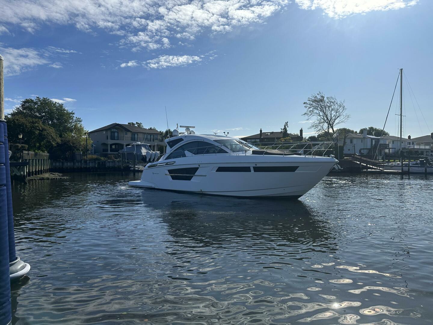 2021 Cruisers Yachts 54 Cantius0