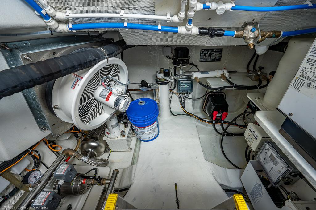 Sunreef 60 NERO- Engine Room