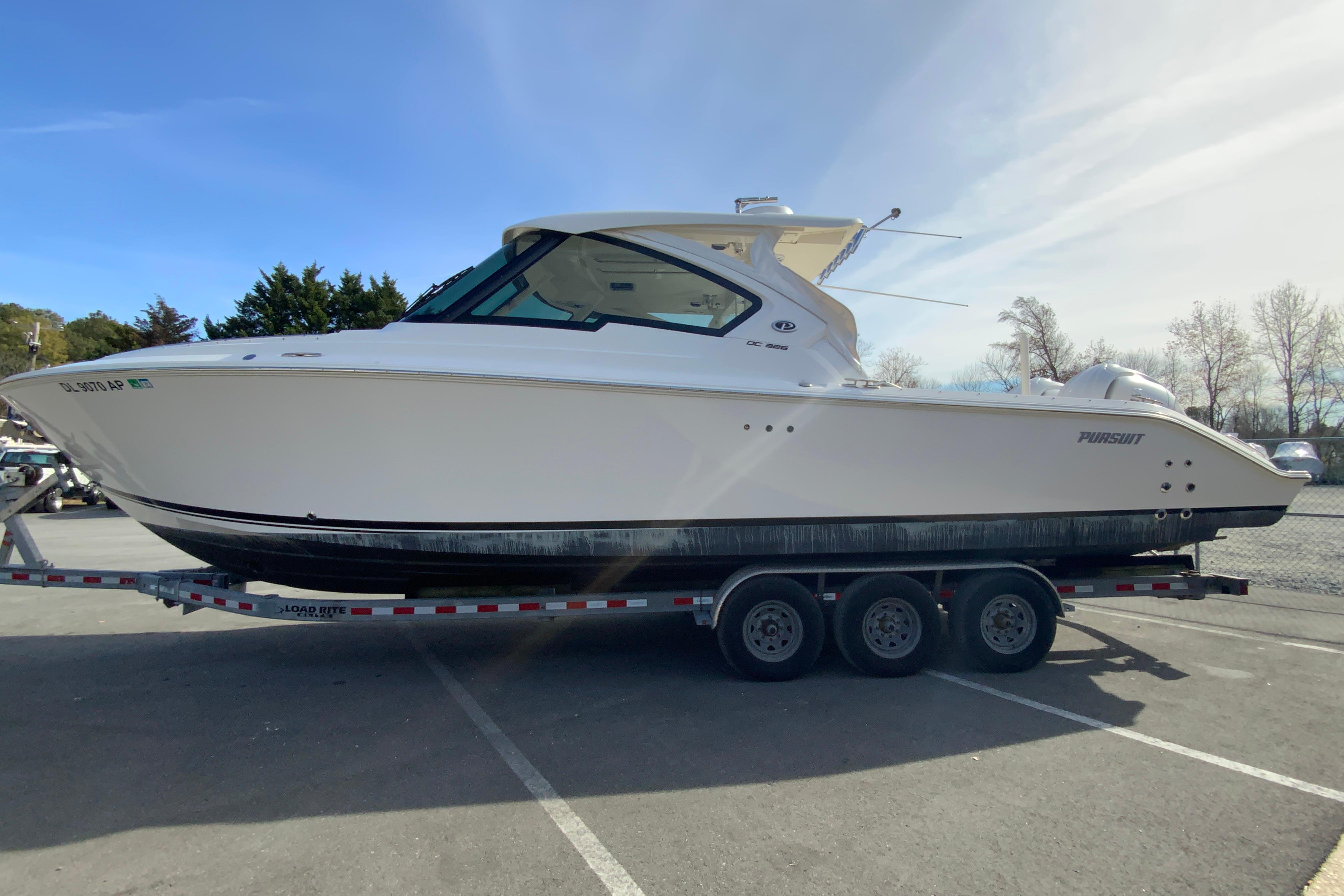 2024 Pursuit DC 326 Dual Console-7