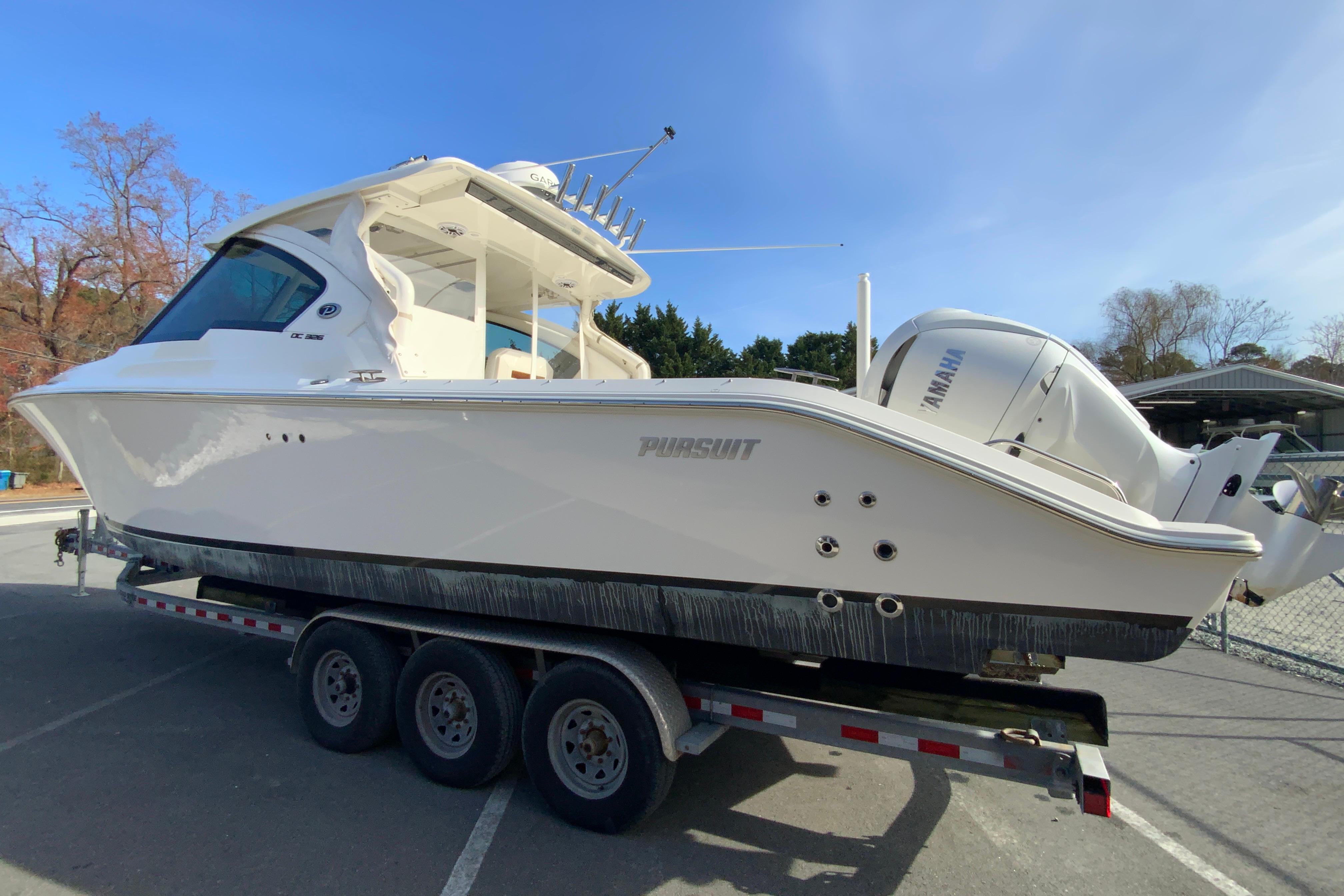 2024 Pursuit DC 326 Dual Console-8